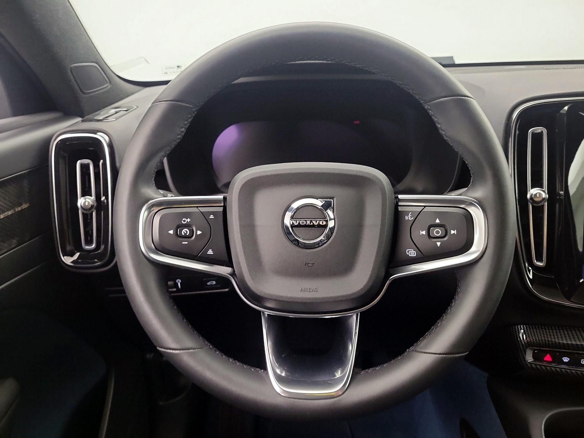 Thumbnail: 2022 Volvo C40 - 10