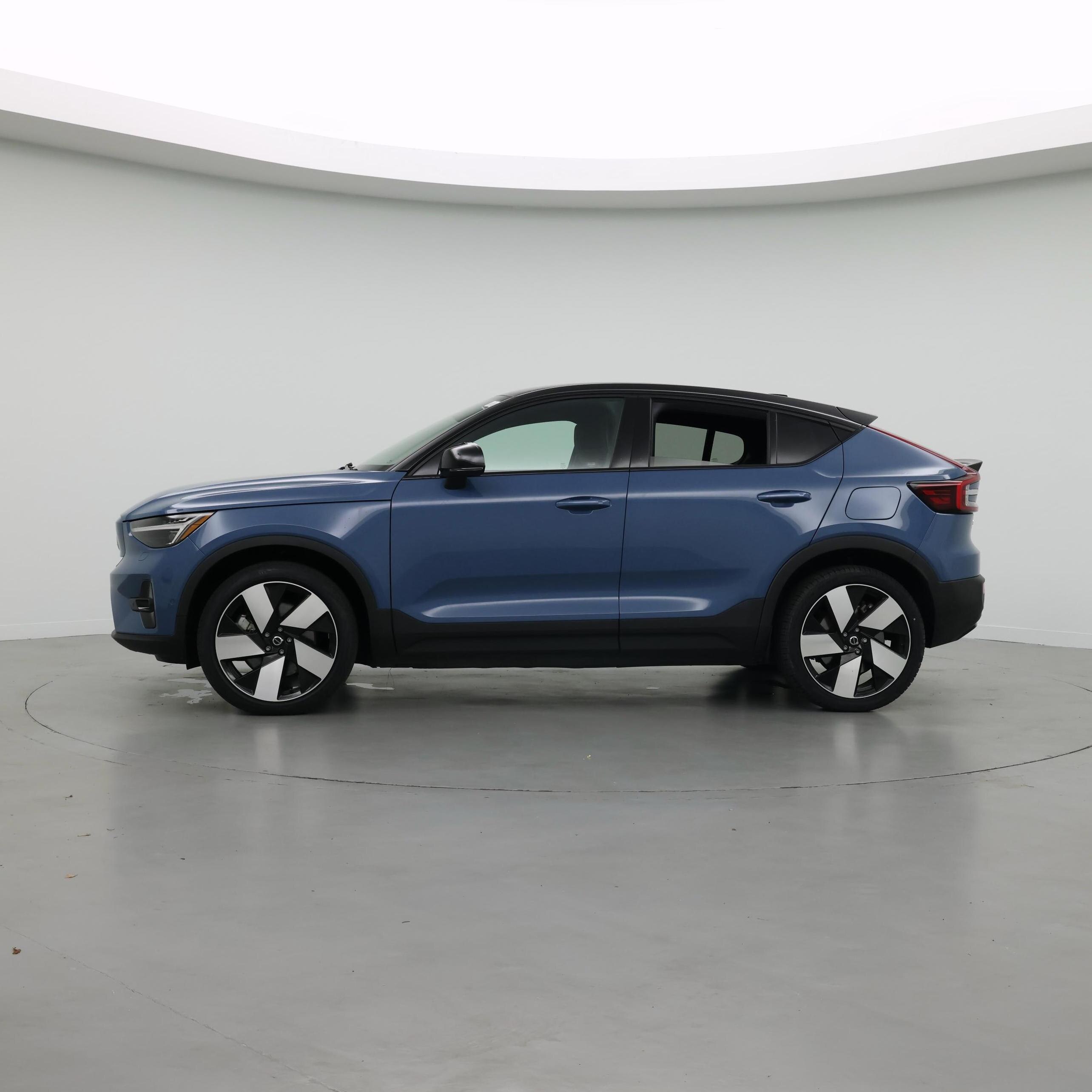 Thumbnail: 2022 Volvo C40 - 3