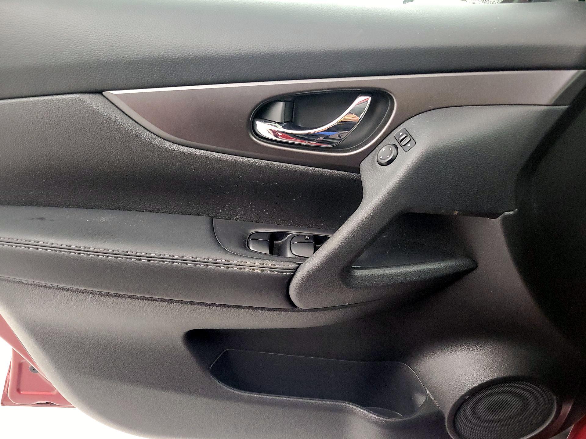 Thumbnail: 2015 Nissan Rogue - 12