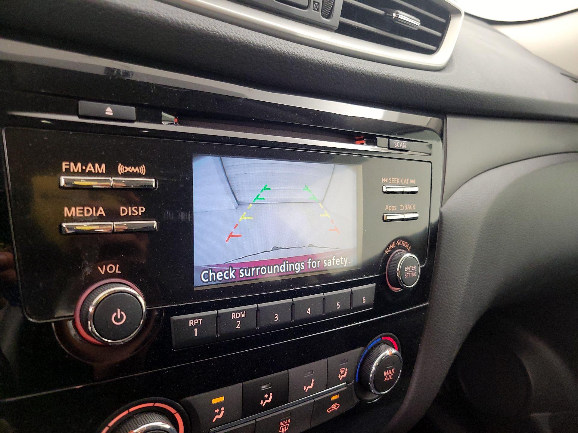 Thumbnail: 2015 Nissan Rogue - 14