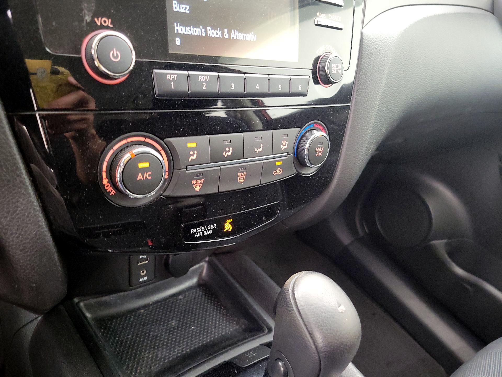 Thumbnail: 2015 Nissan Rogue - 16