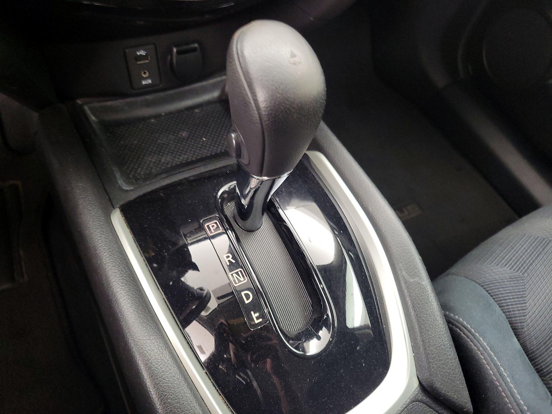 Thumbnail: 2015 Nissan Rogue - 17