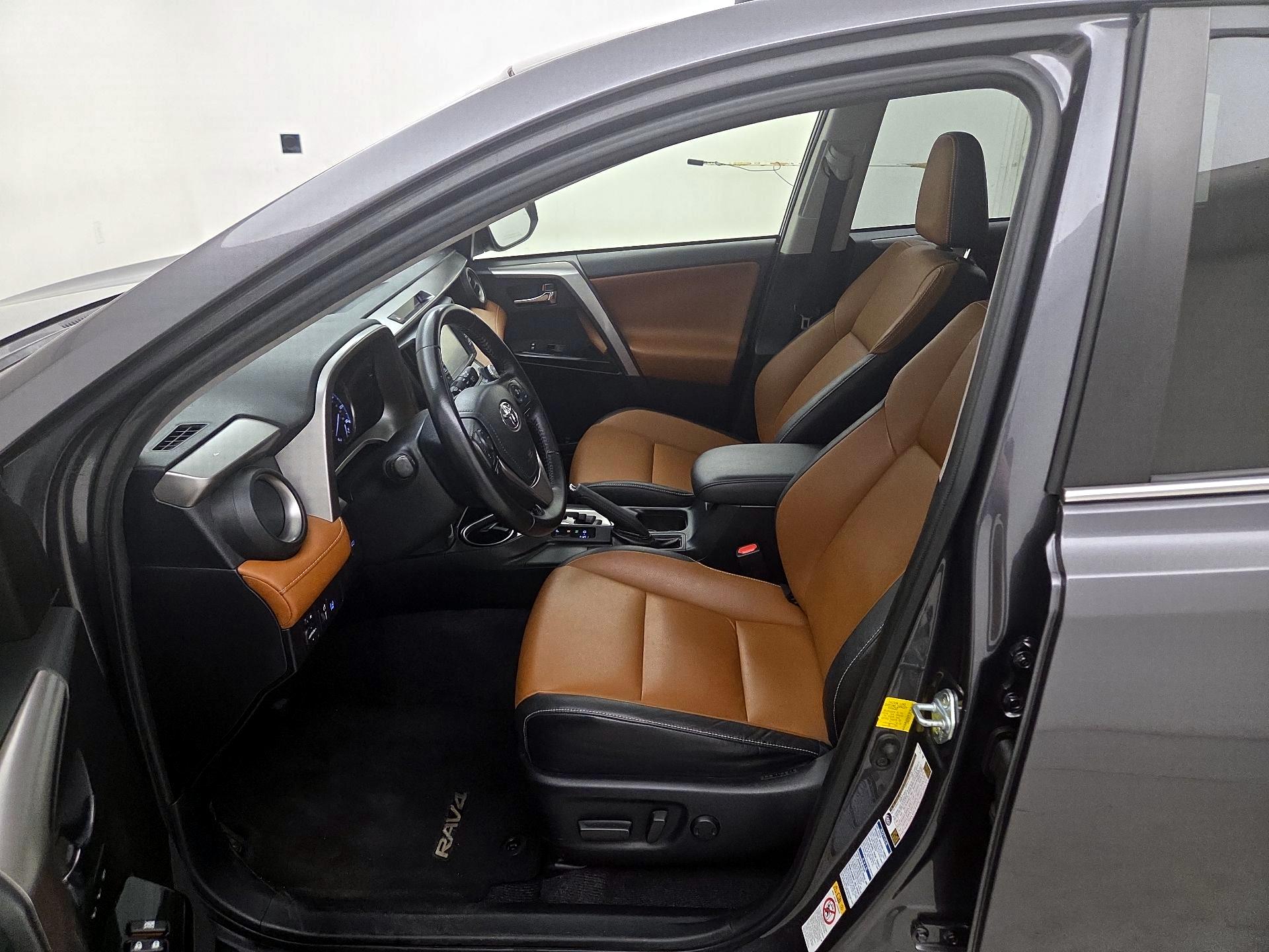 Thumbnail: 2016 Toyota RAV4 - 11