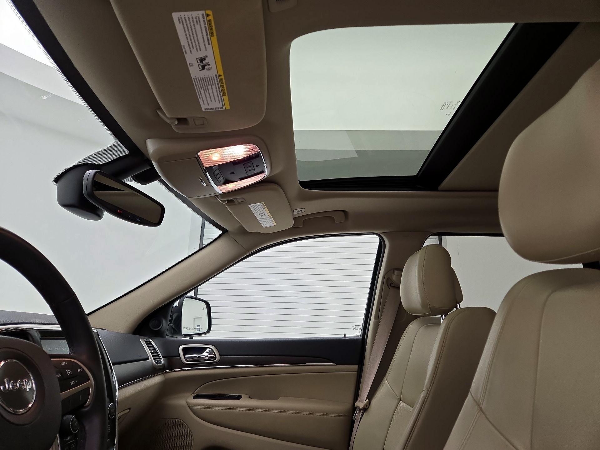 Thumbnail: 2017 Jeep Grand Cherokee - 18