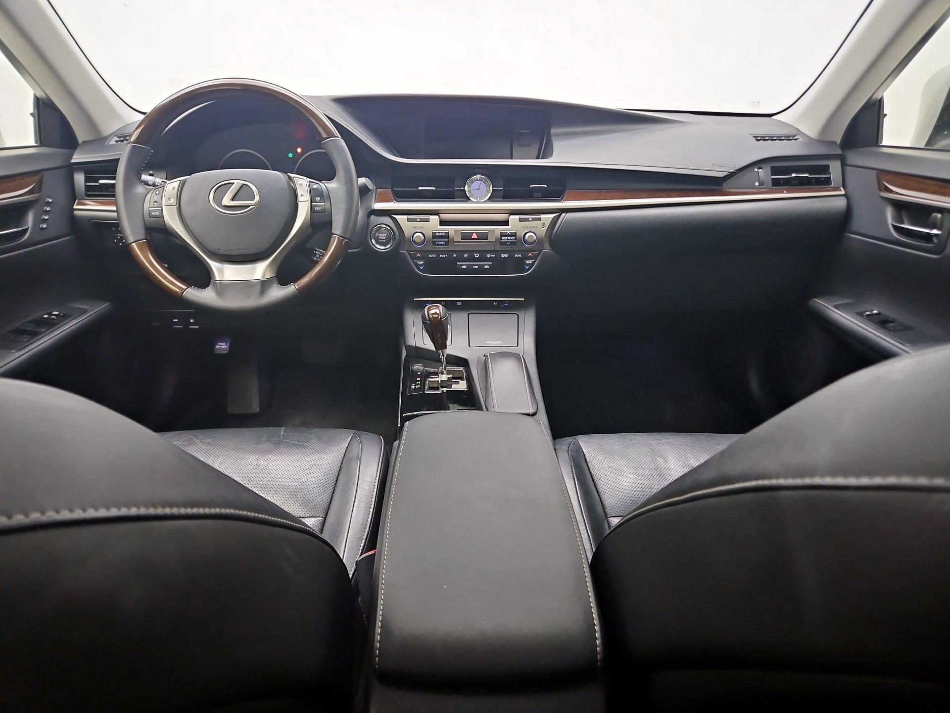 Thumbnail: 2015 Lexus ES - 9
