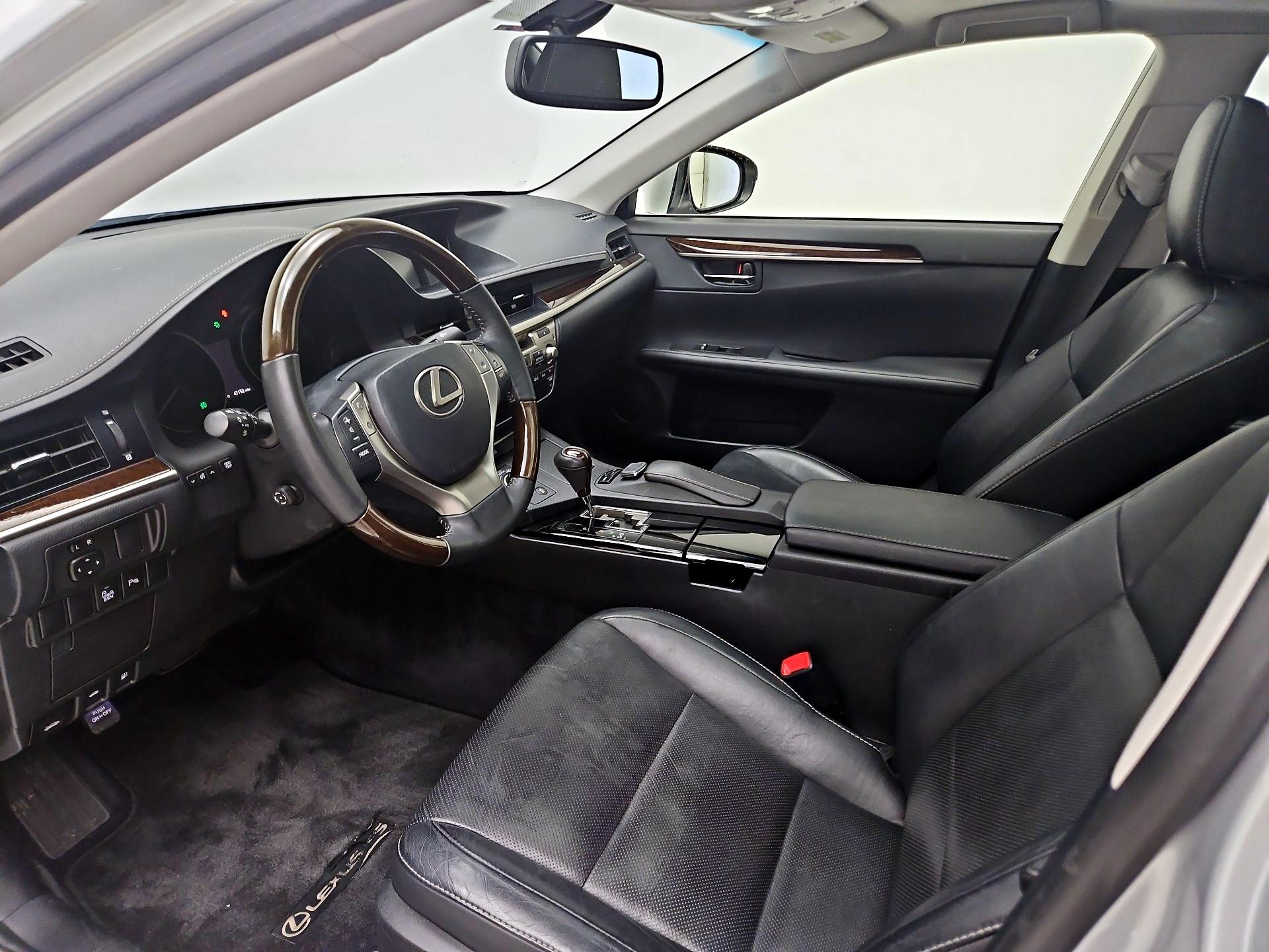 Thumbnail: 2015 Lexus ES - 11