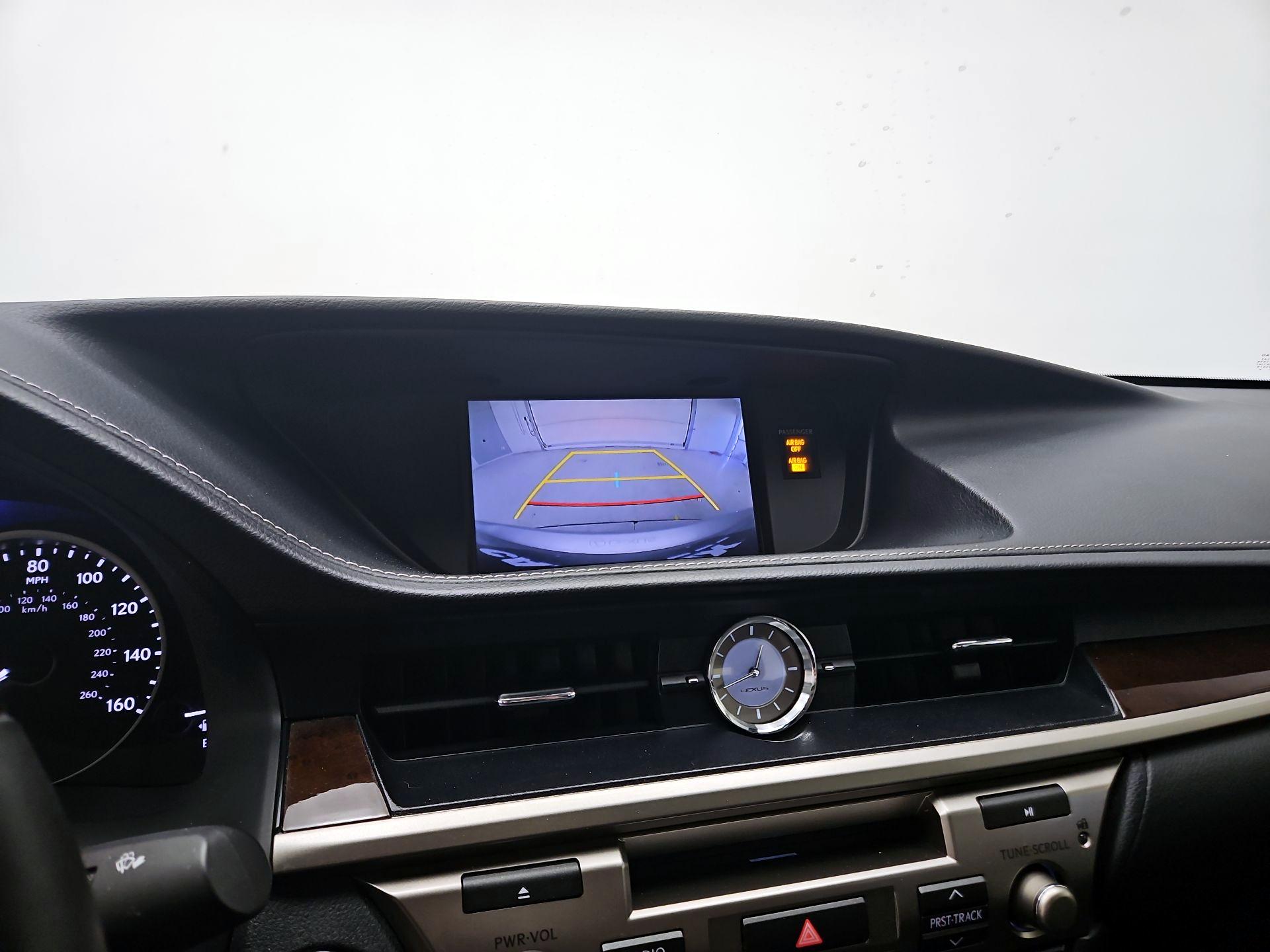 Thumbnail: 2015 Lexus ES - 14