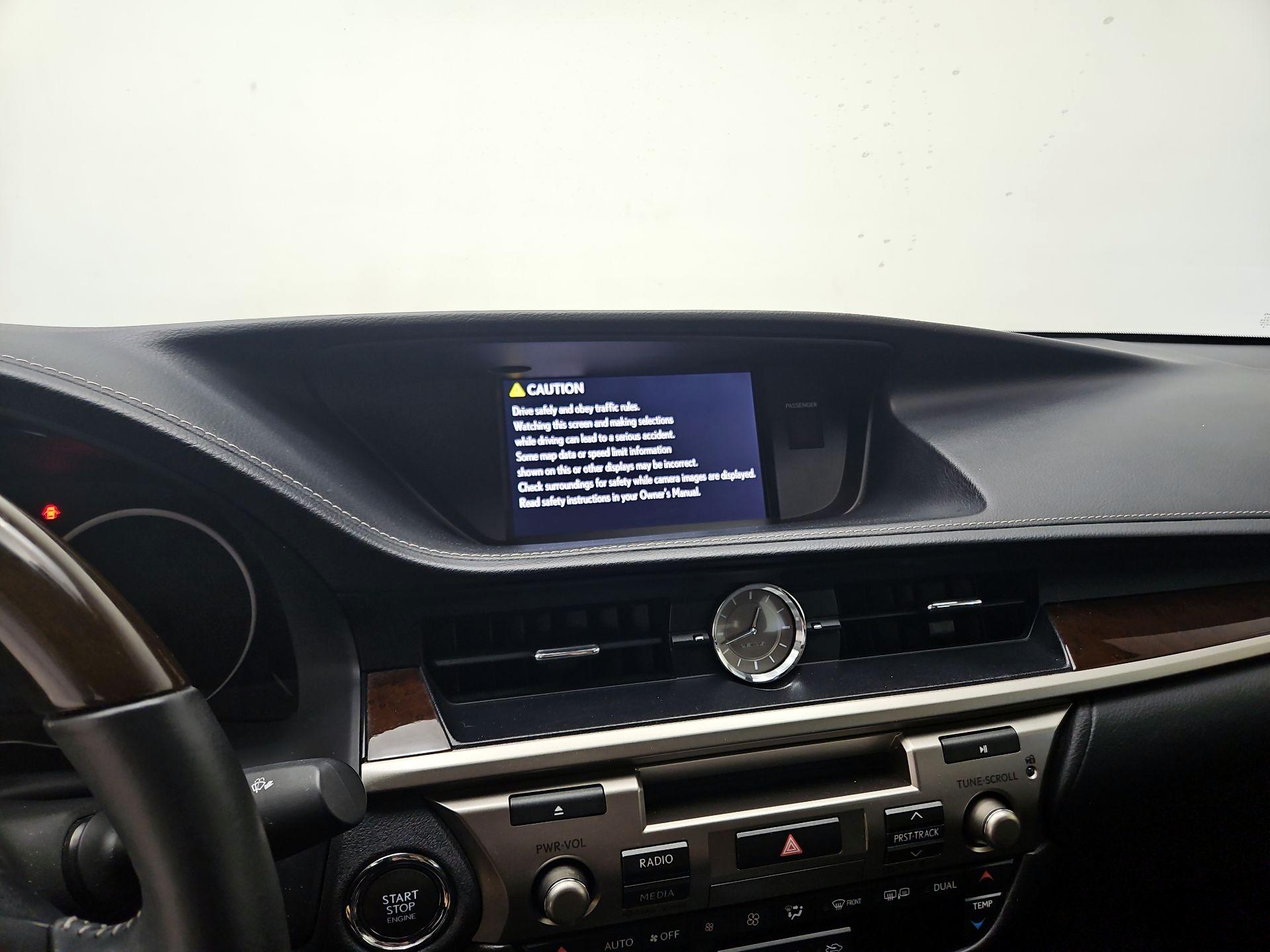 Thumbnail: 2015 Lexus ES - 15
