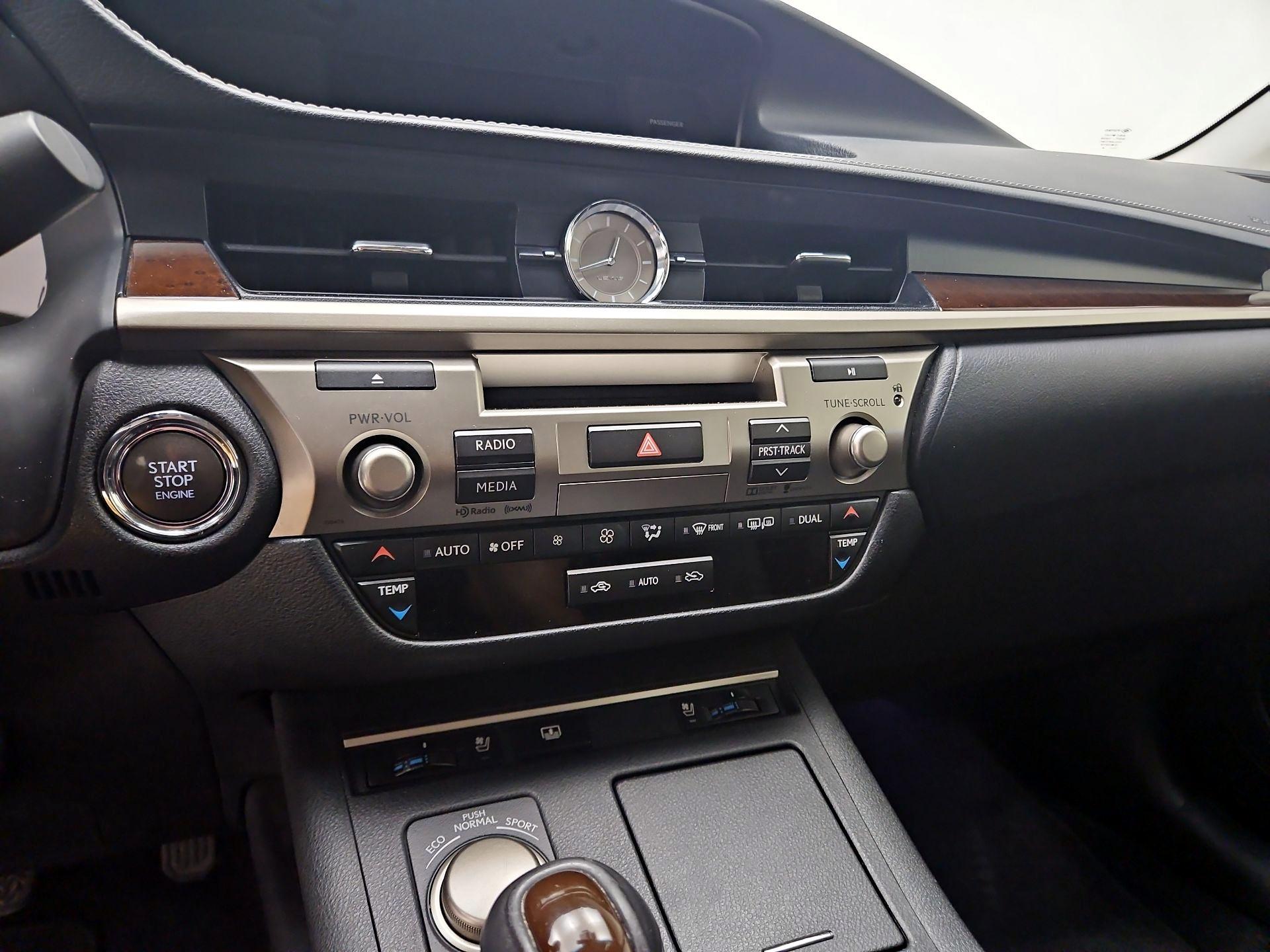 Thumbnail: 2015 Lexus ES - 16