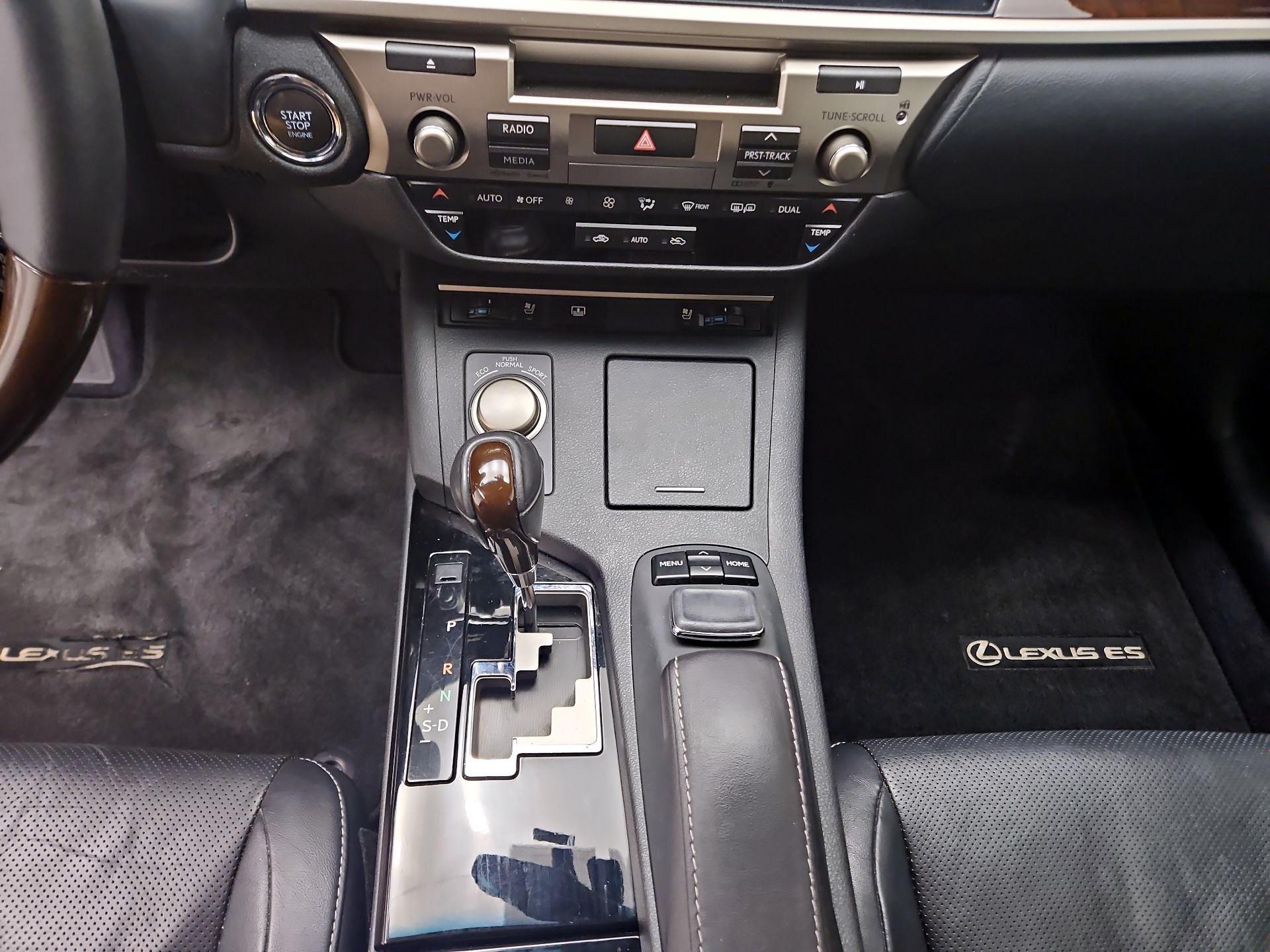 Thumbnail: 2015 Lexus ES - 17