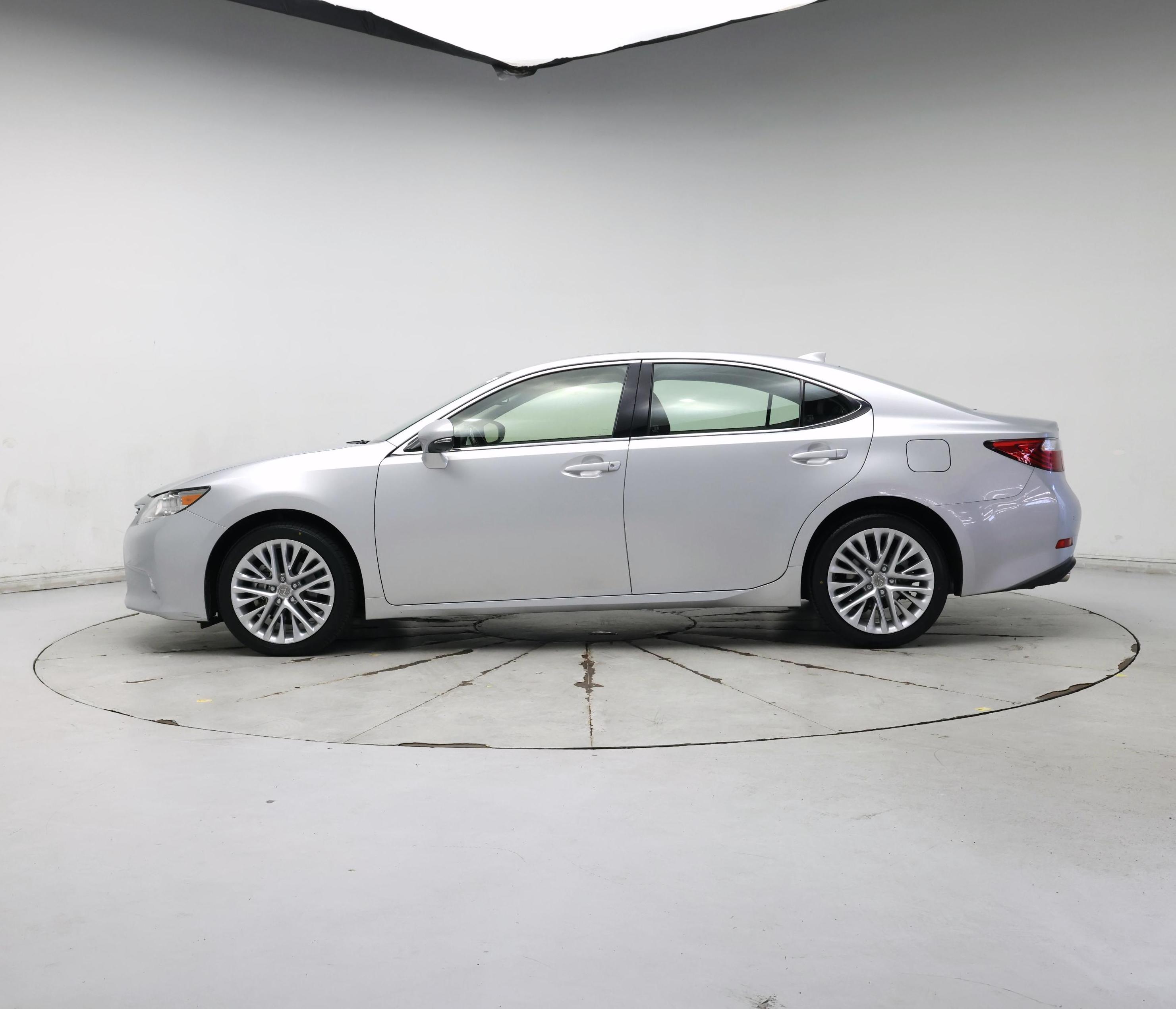 Thumbnail: 2015 Lexus ES - 3