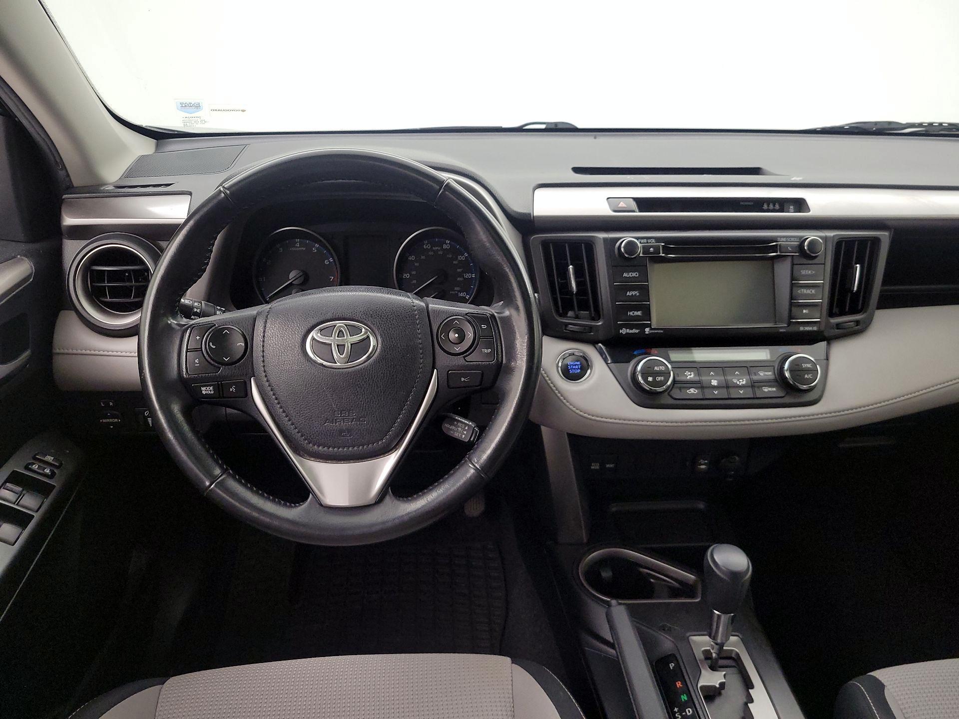 Thumbnail: 2018 Toyota RAV4 - 10