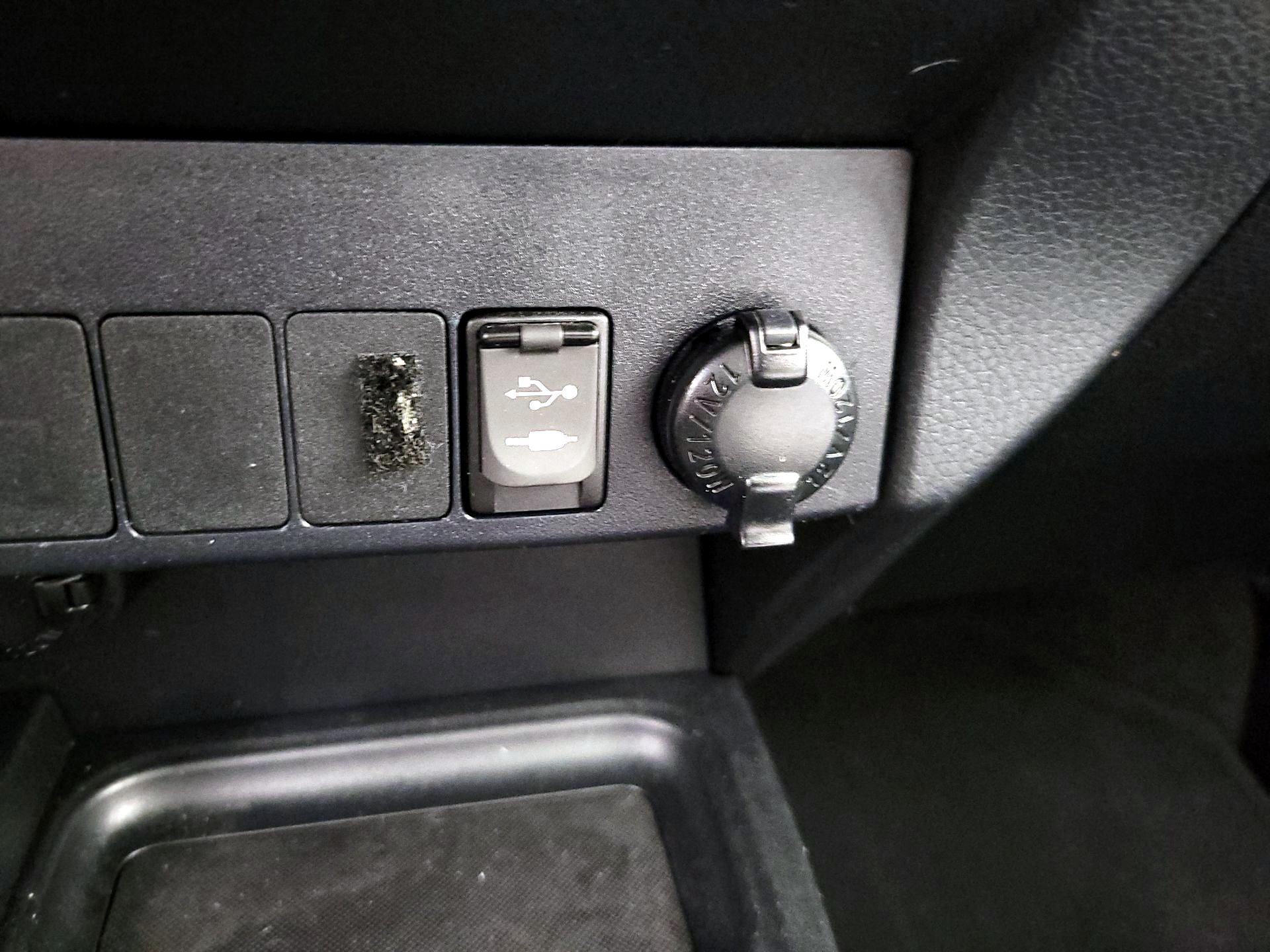 Thumbnail: 2018 Toyota RAV4 - 18