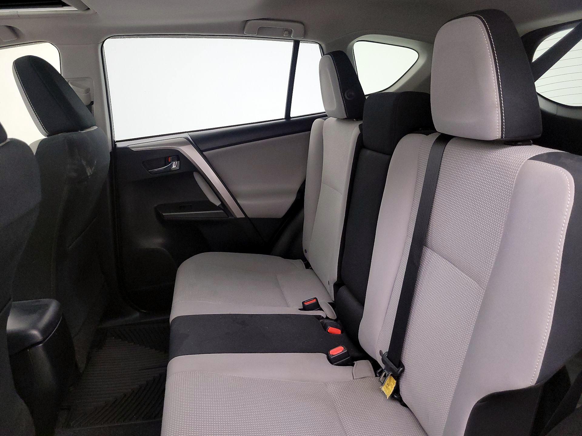 Thumbnail: 2018 Toyota RAV4 - 20
