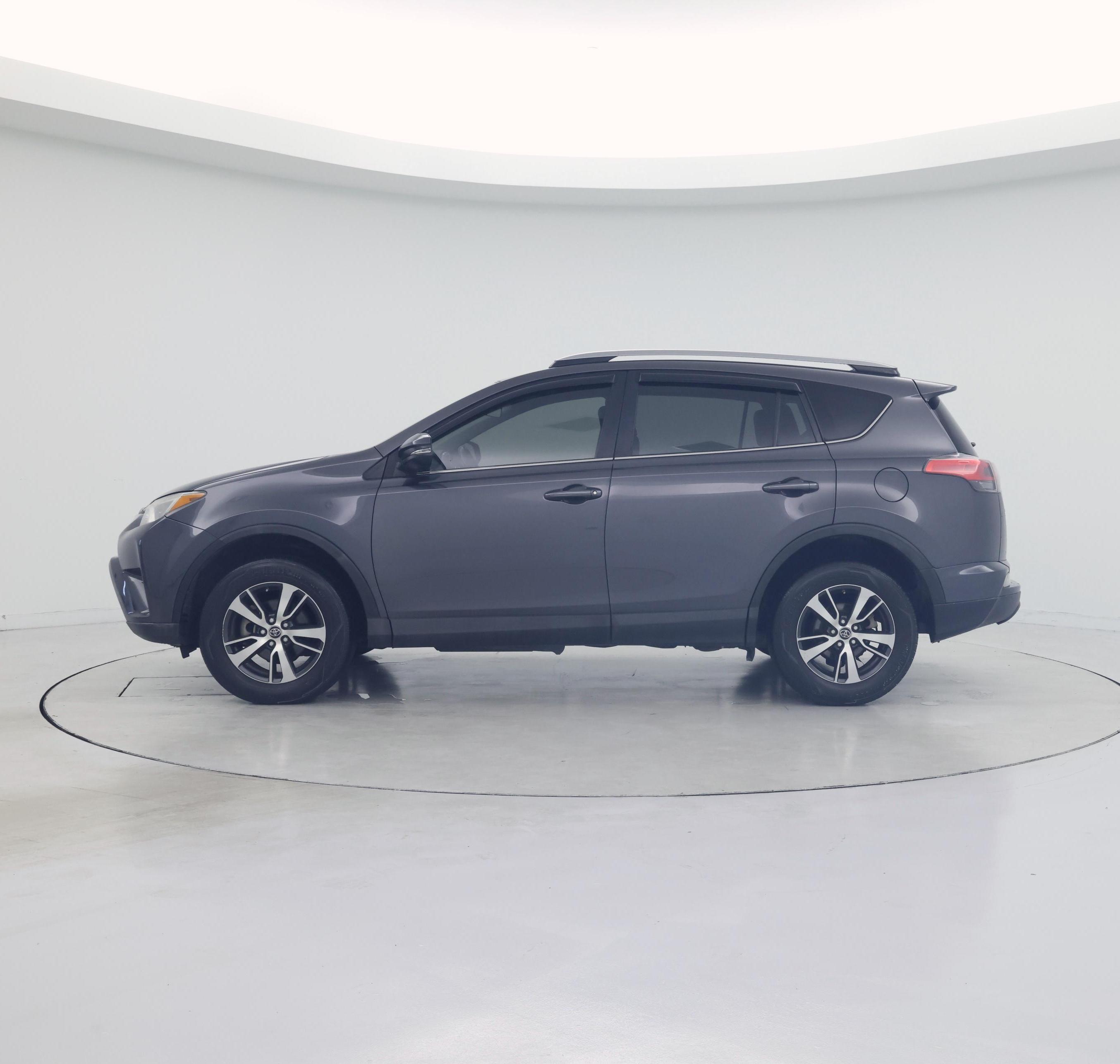 Thumbnail: 2018 Toyota RAV4 - 3