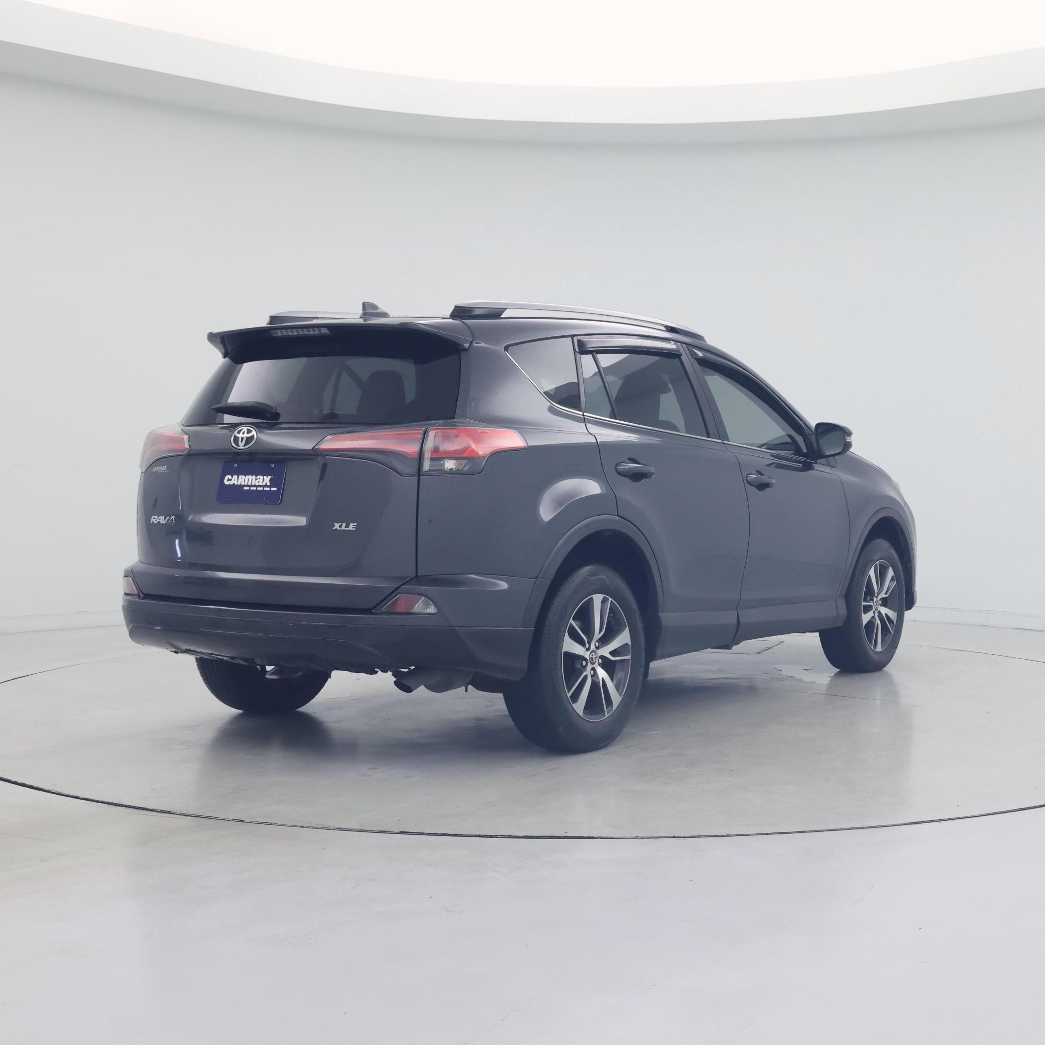 Thumbnail: 2018 Toyota RAV4 - 8