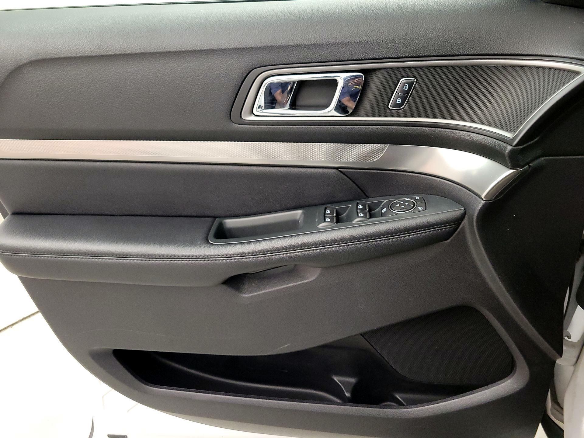 Thumbnail: 2019 Ford Explorer - 12