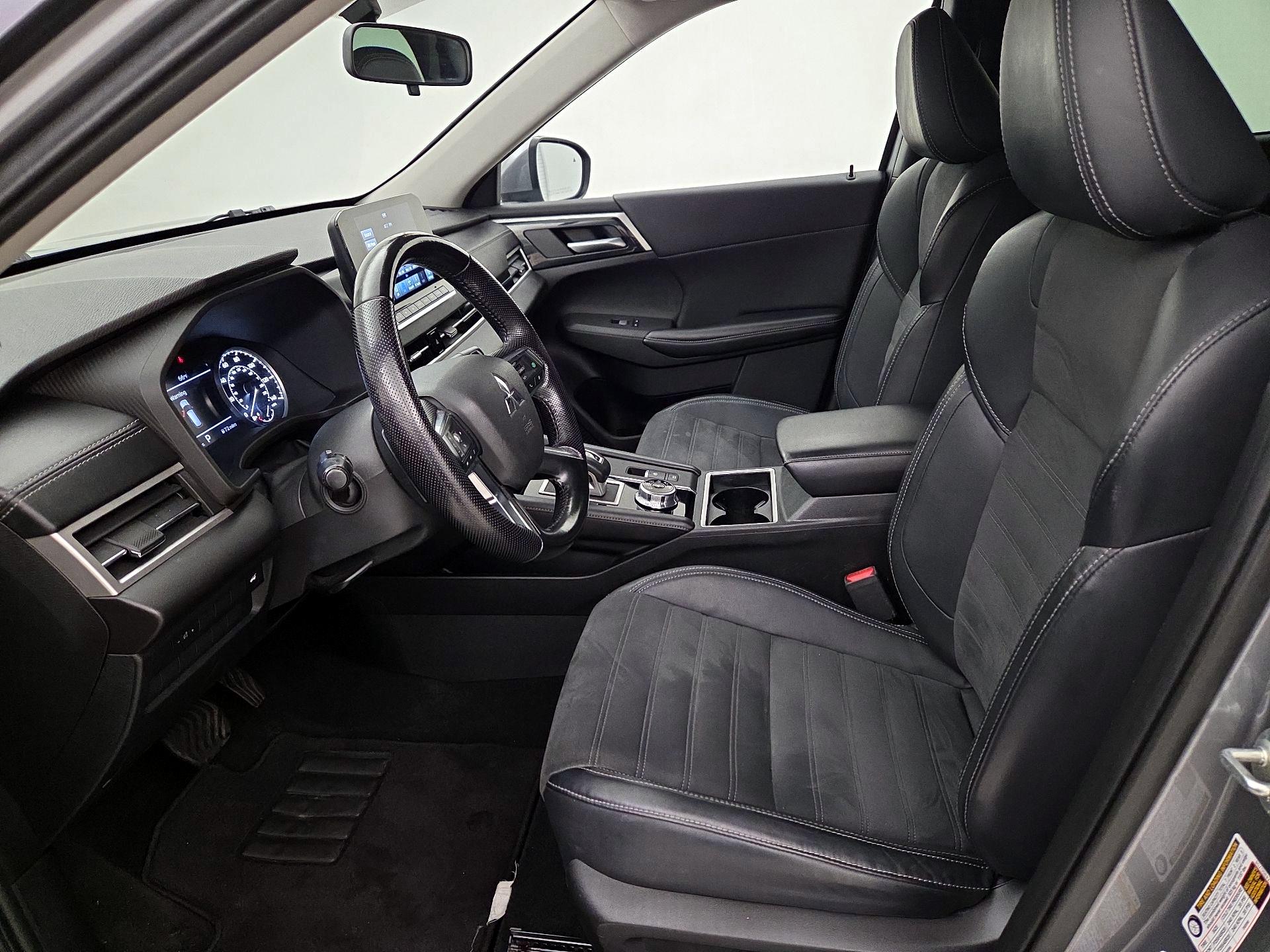 Thumbnail: 2022 Mitsubishi Outlander - 11