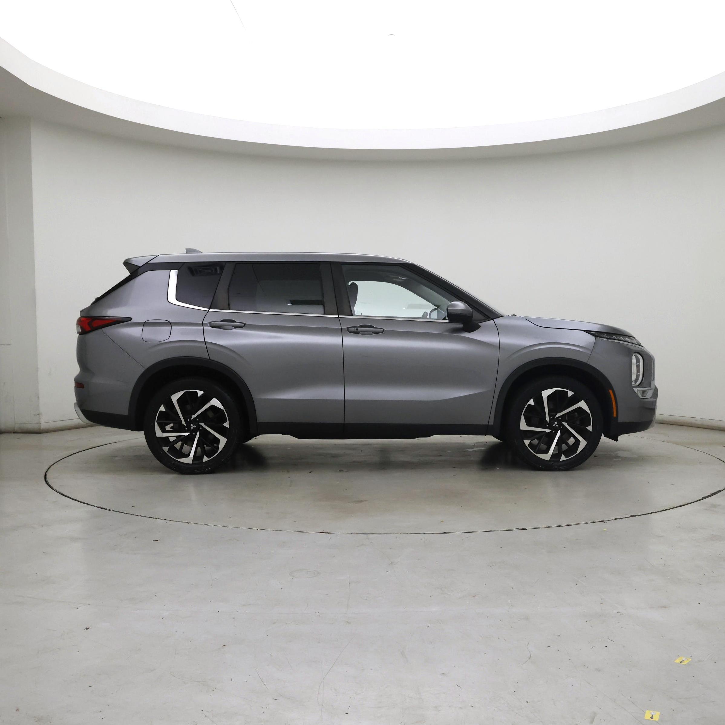 Thumbnail: 2022 Mitsubishi Outlander - 7