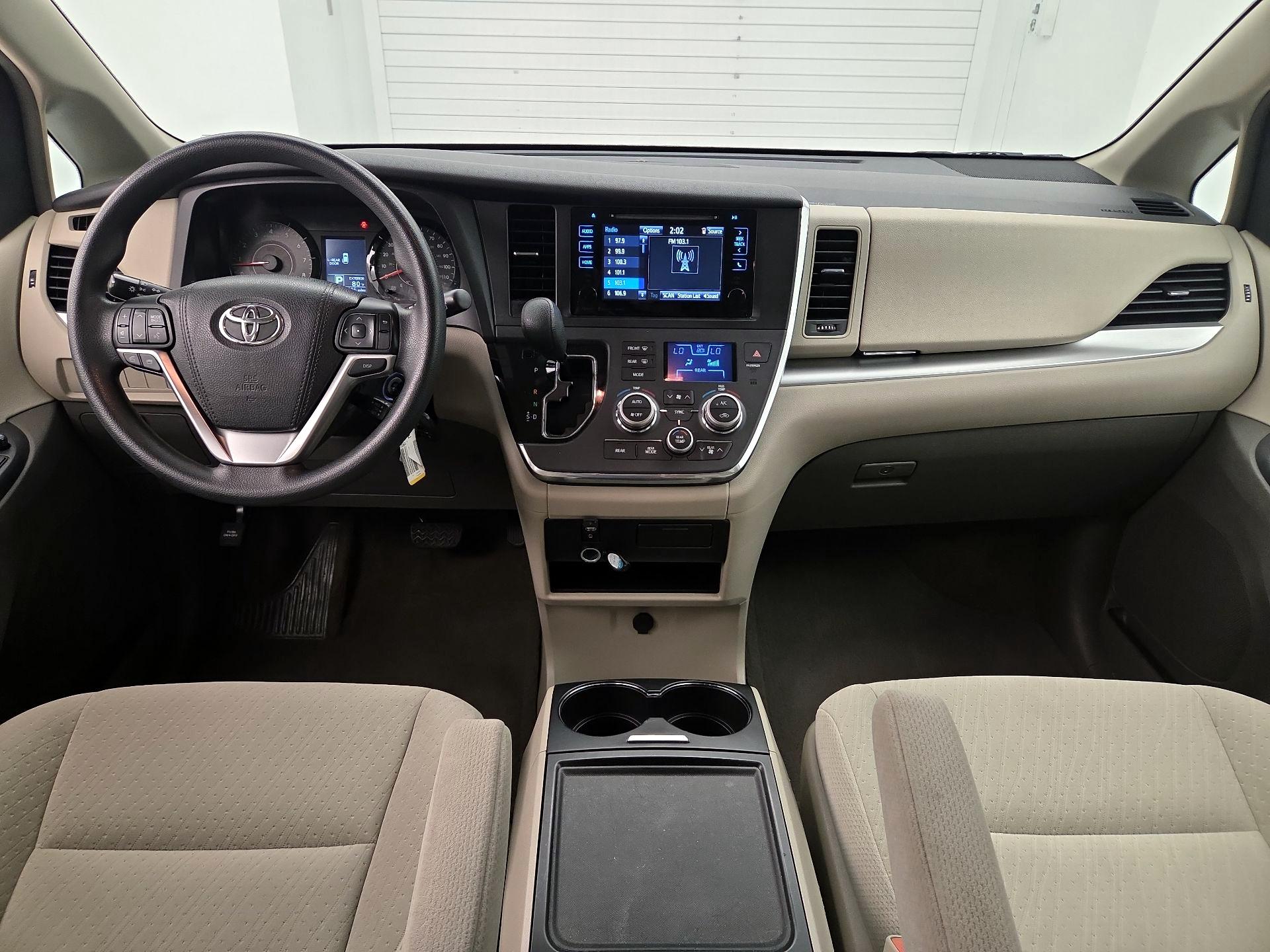 Thumbnail: 2016 Toyota Sienna - 9