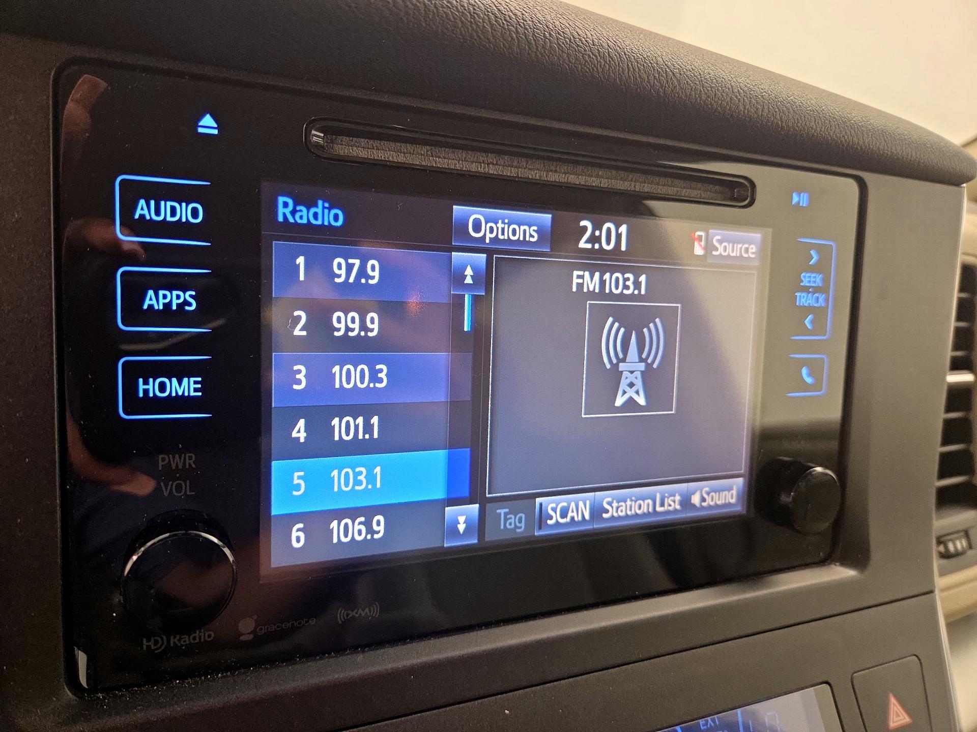 Thumbnail: 2016 Toyota Sienna - 15