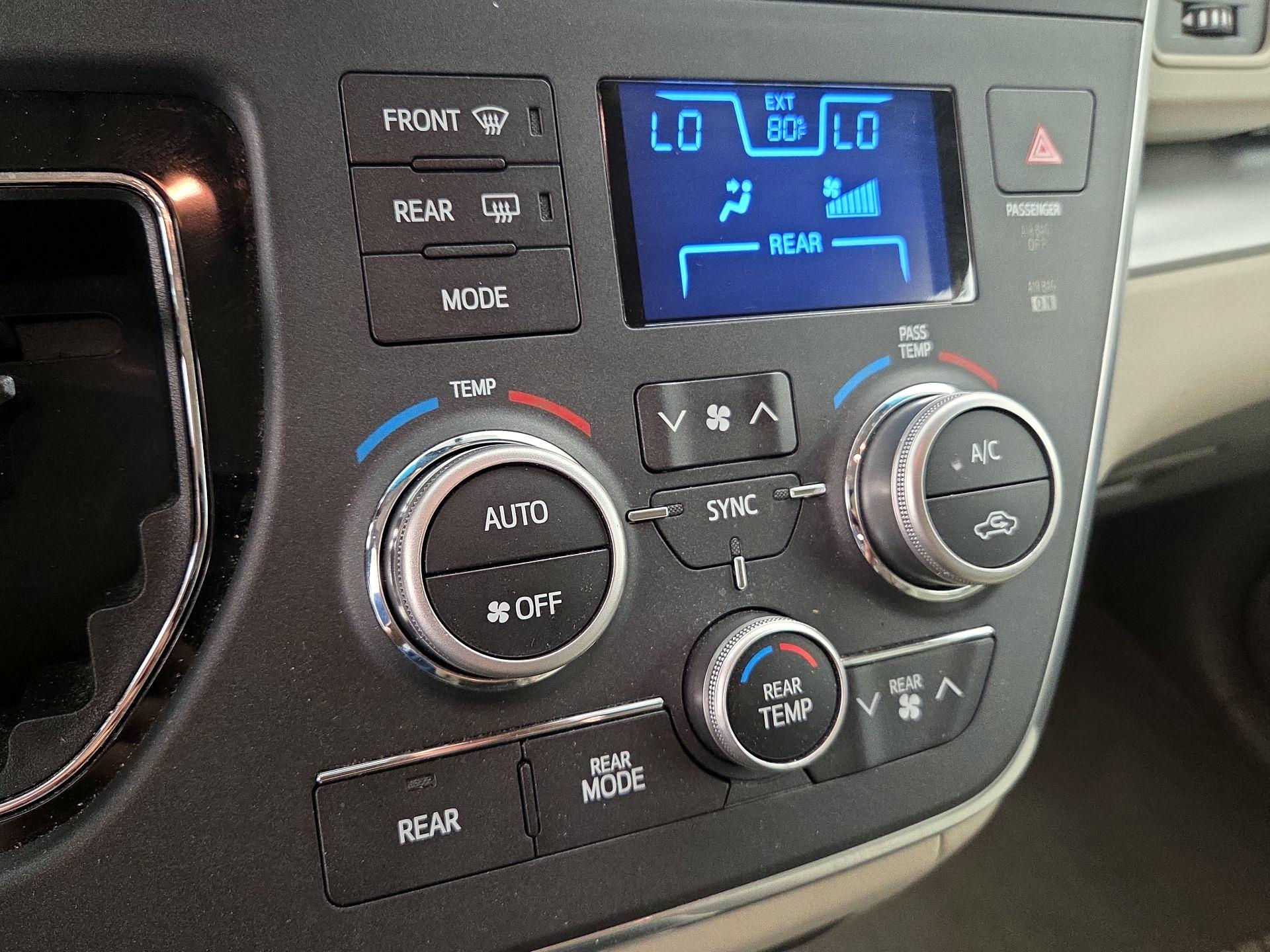 Thumbnail: 2016 Toyota Sienna - 16