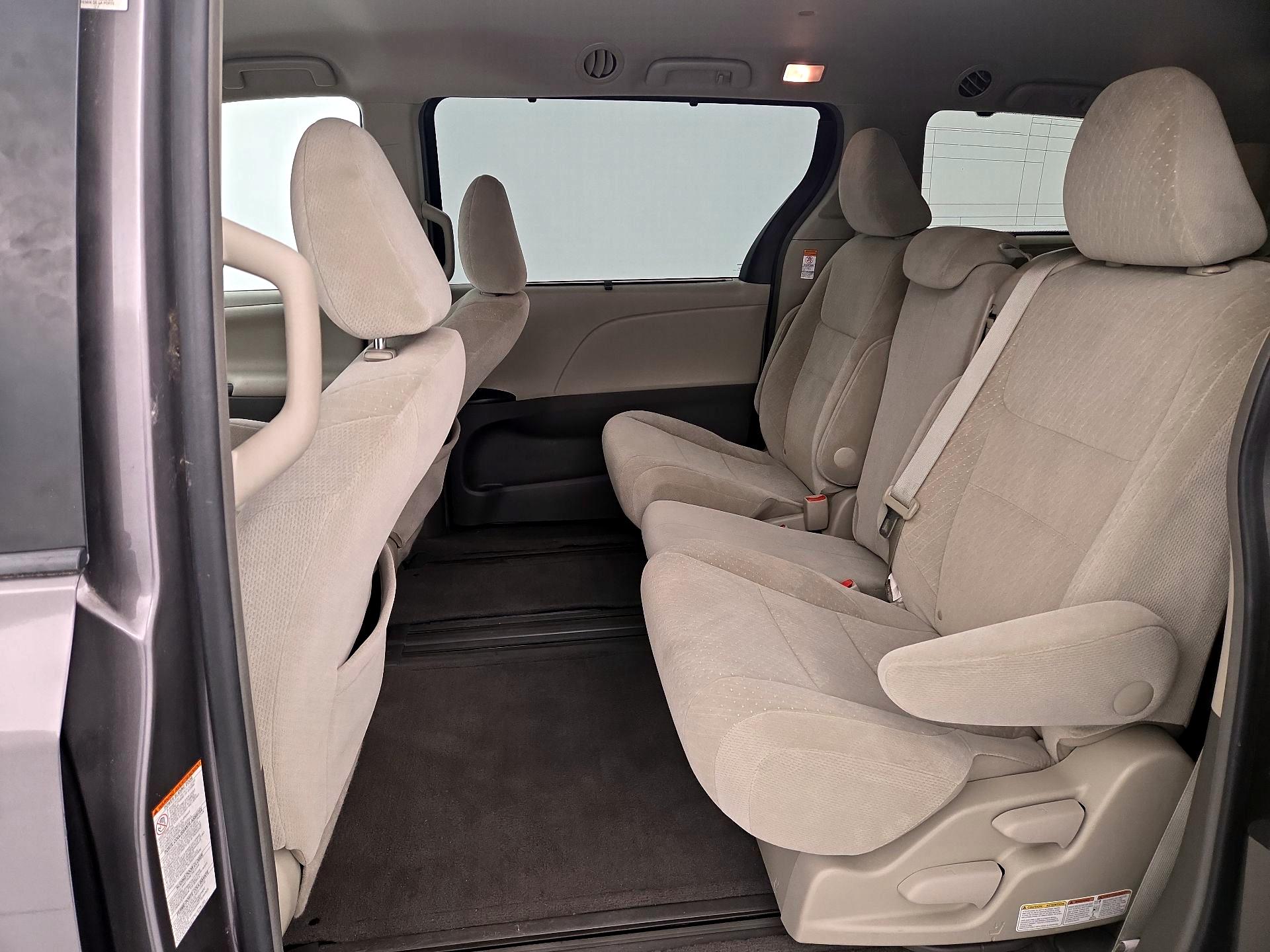 Thumbnail: 2016 Toyota Sienna - 19