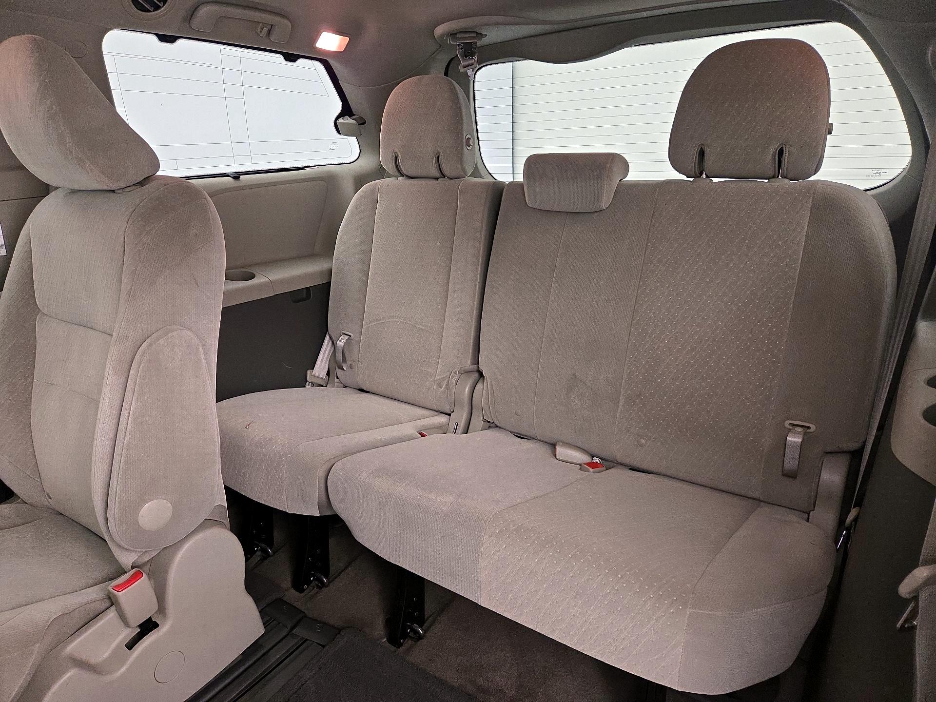 Thumbnail: 2016 Toyota Sienna - 20