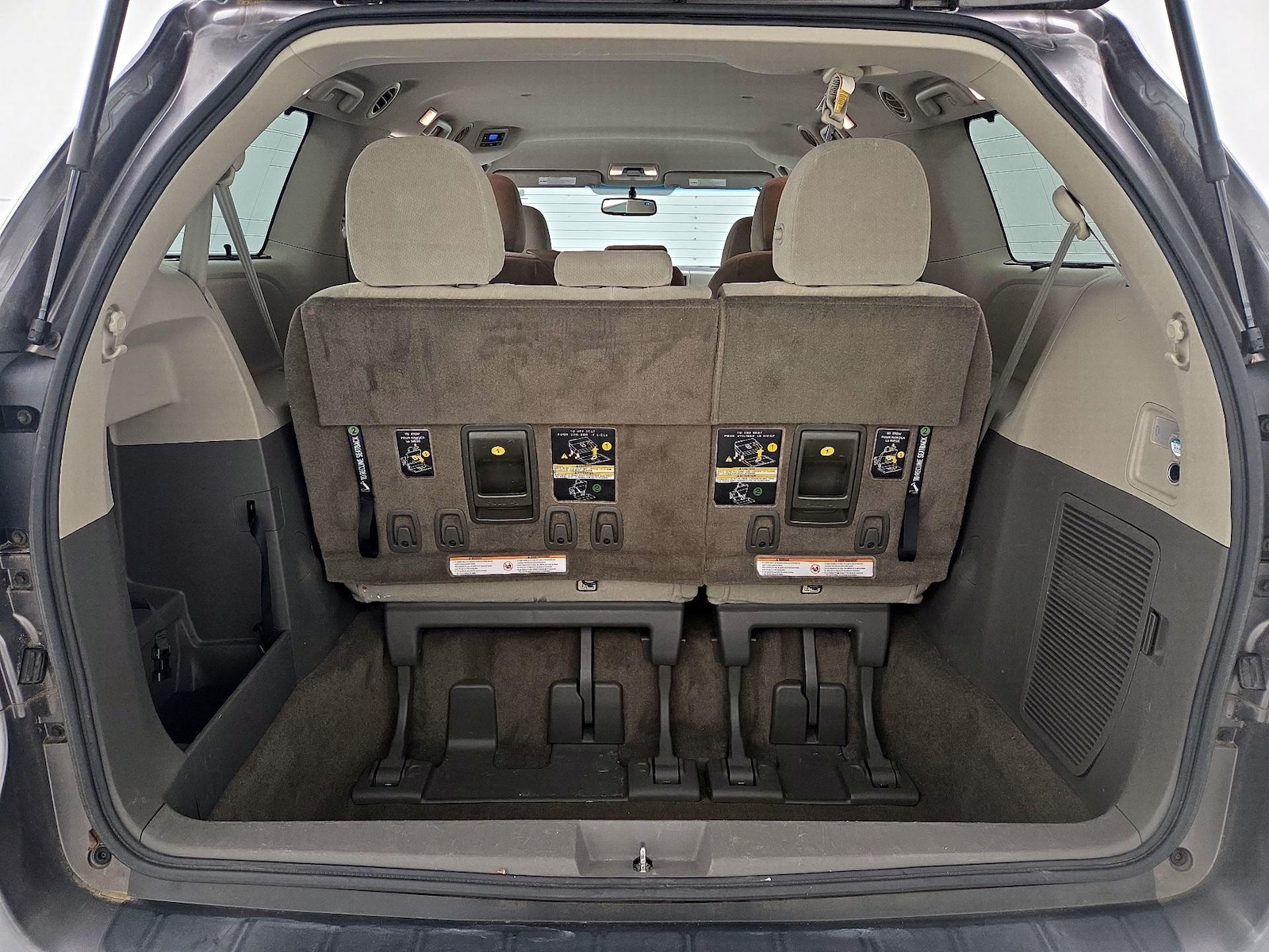 2016 Toyota Sienna LE - Photo 22