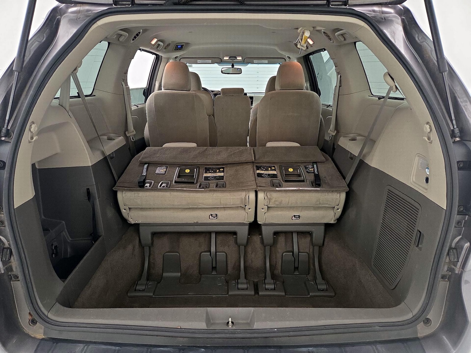 2016 Toyota Sienna LE - Photo 23