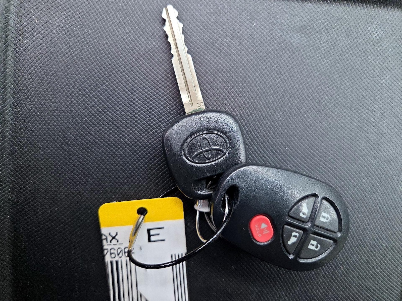 2016 Toyota Sienna LE - Photo 25