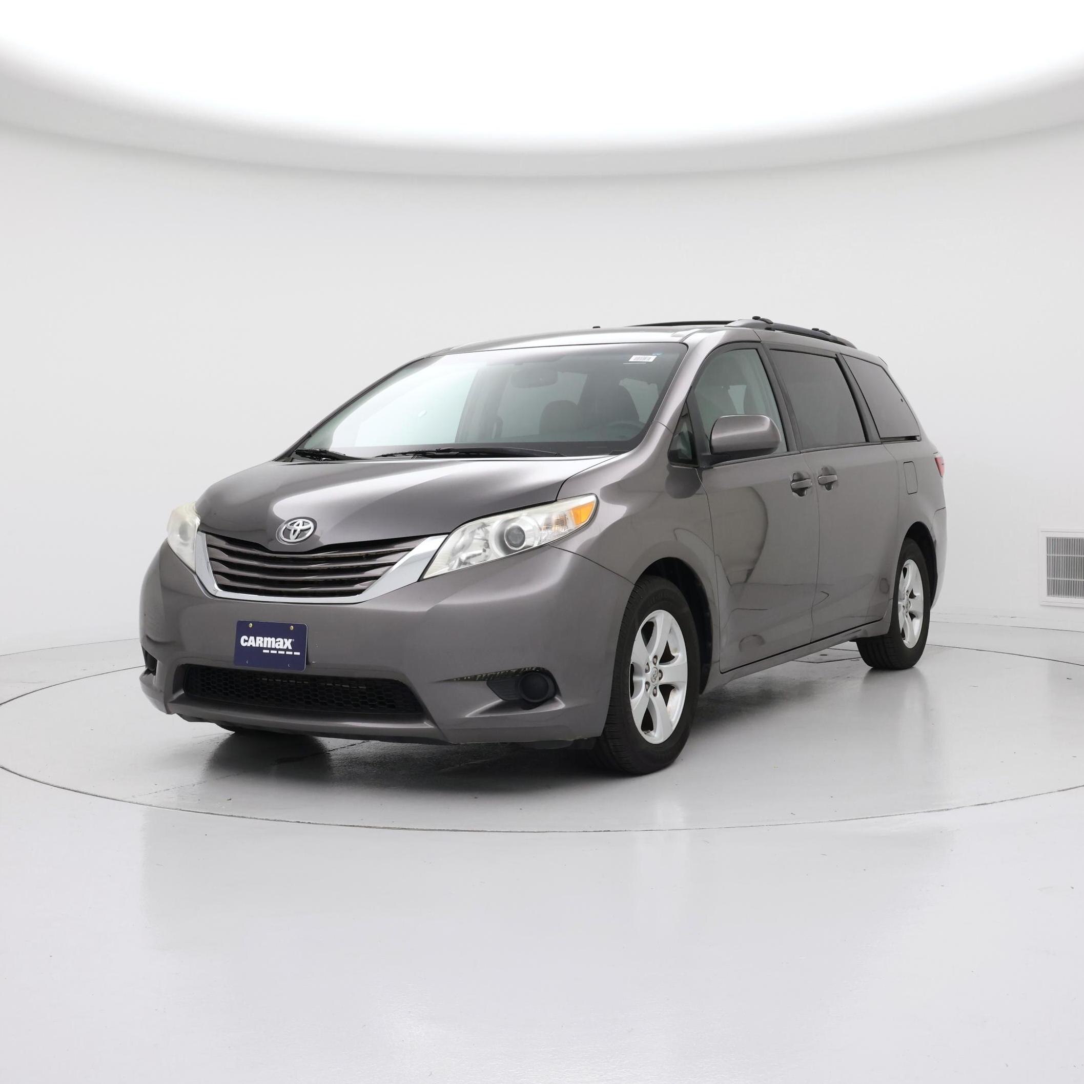Thumbnail: 2016 Toyota Sienna - 4