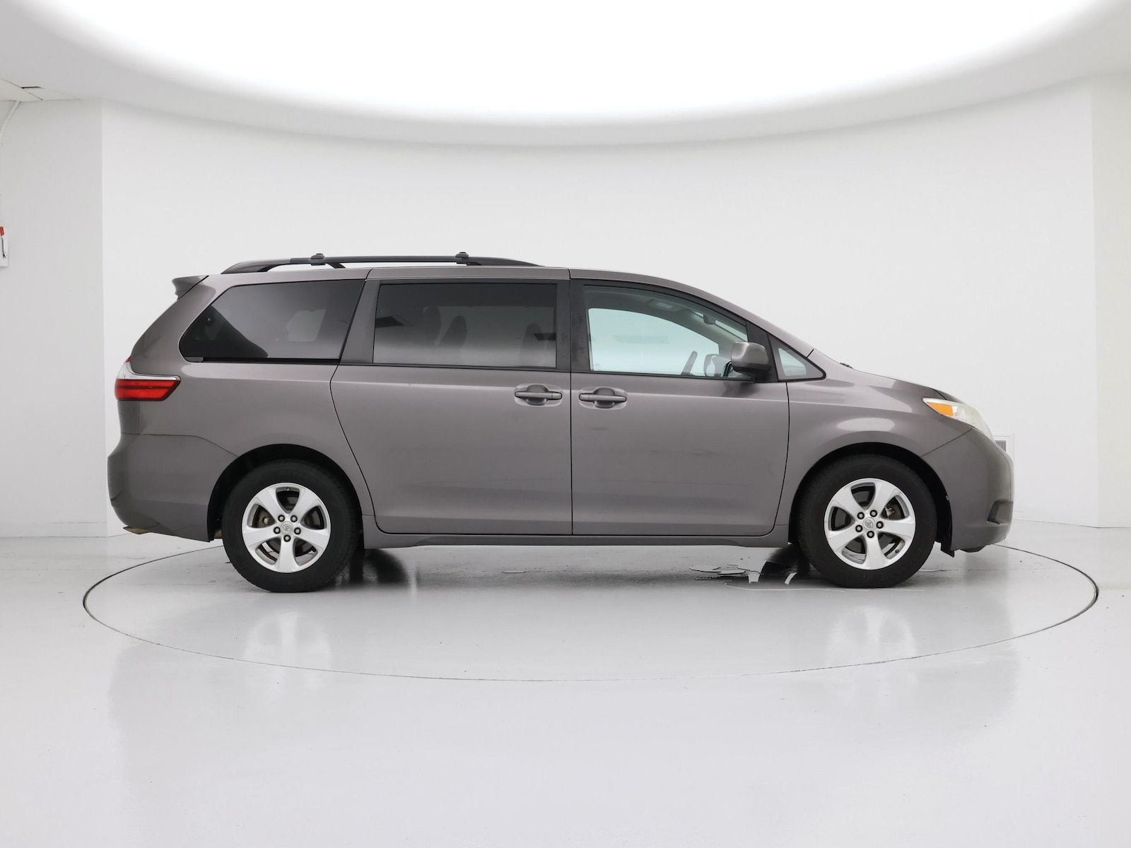 2016 Toyota Sienna LE - Photo 8