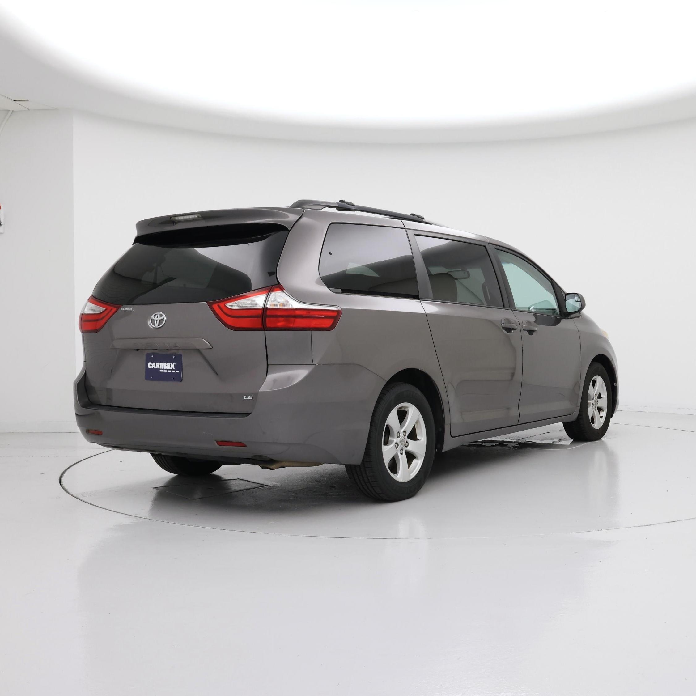Thumbnail: 2016 Toyota Sienna - 8