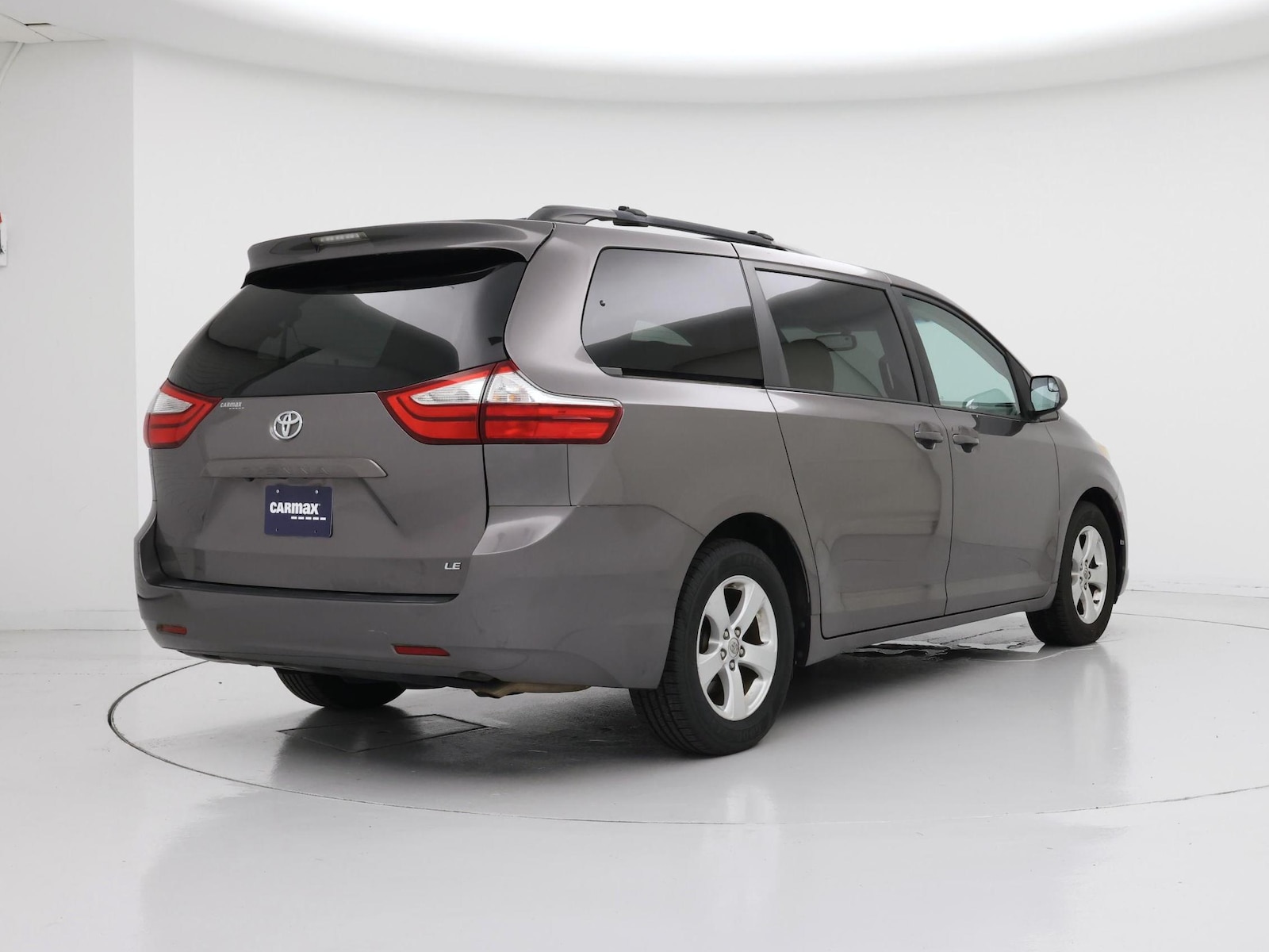 2016 Toyota Sienna LE - Photo 9