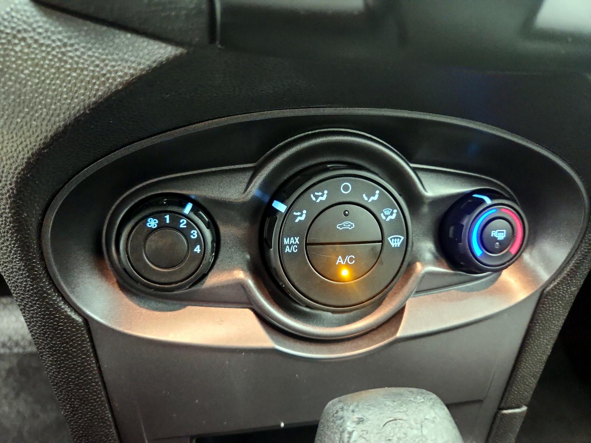 Thumbnail: 2016 Ford Fiesta - 15