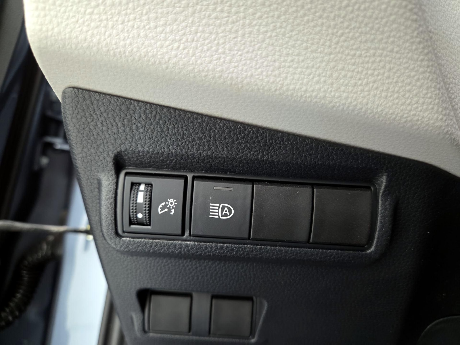 2024 Toyota Corolla Cross L - Photo 14