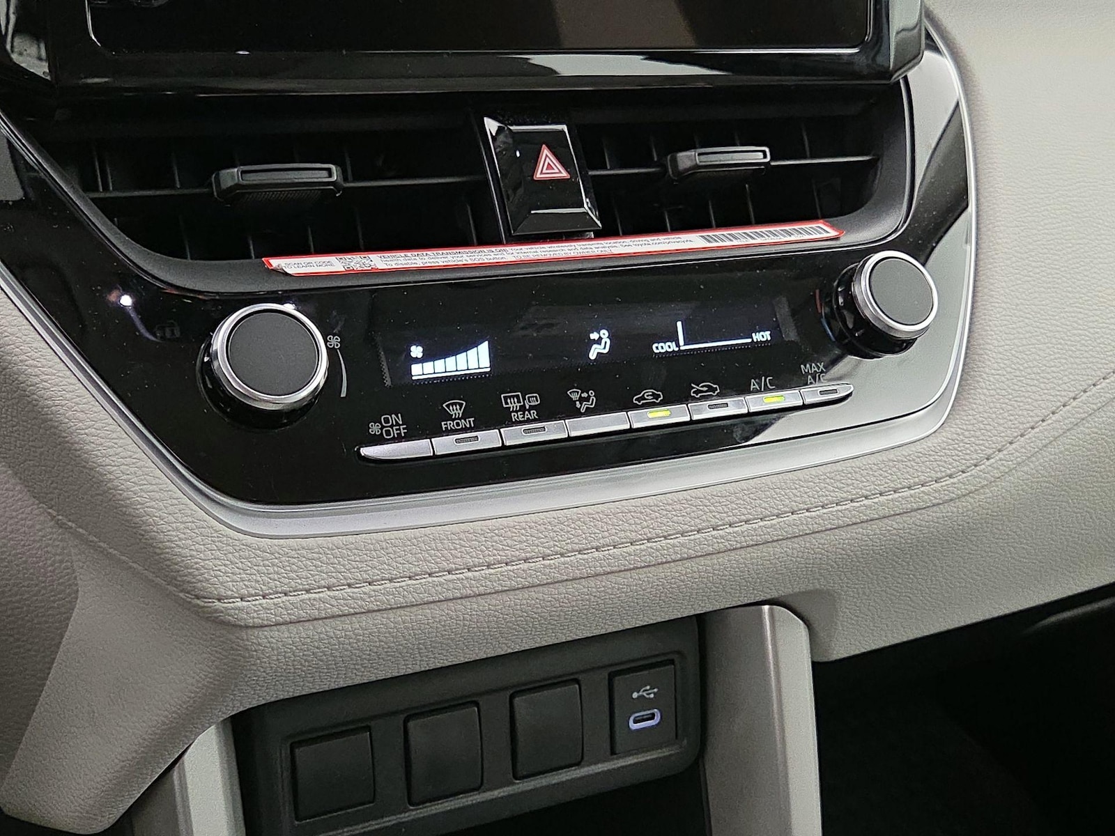 2024 Toyota Corolla Cross L - Photo 17