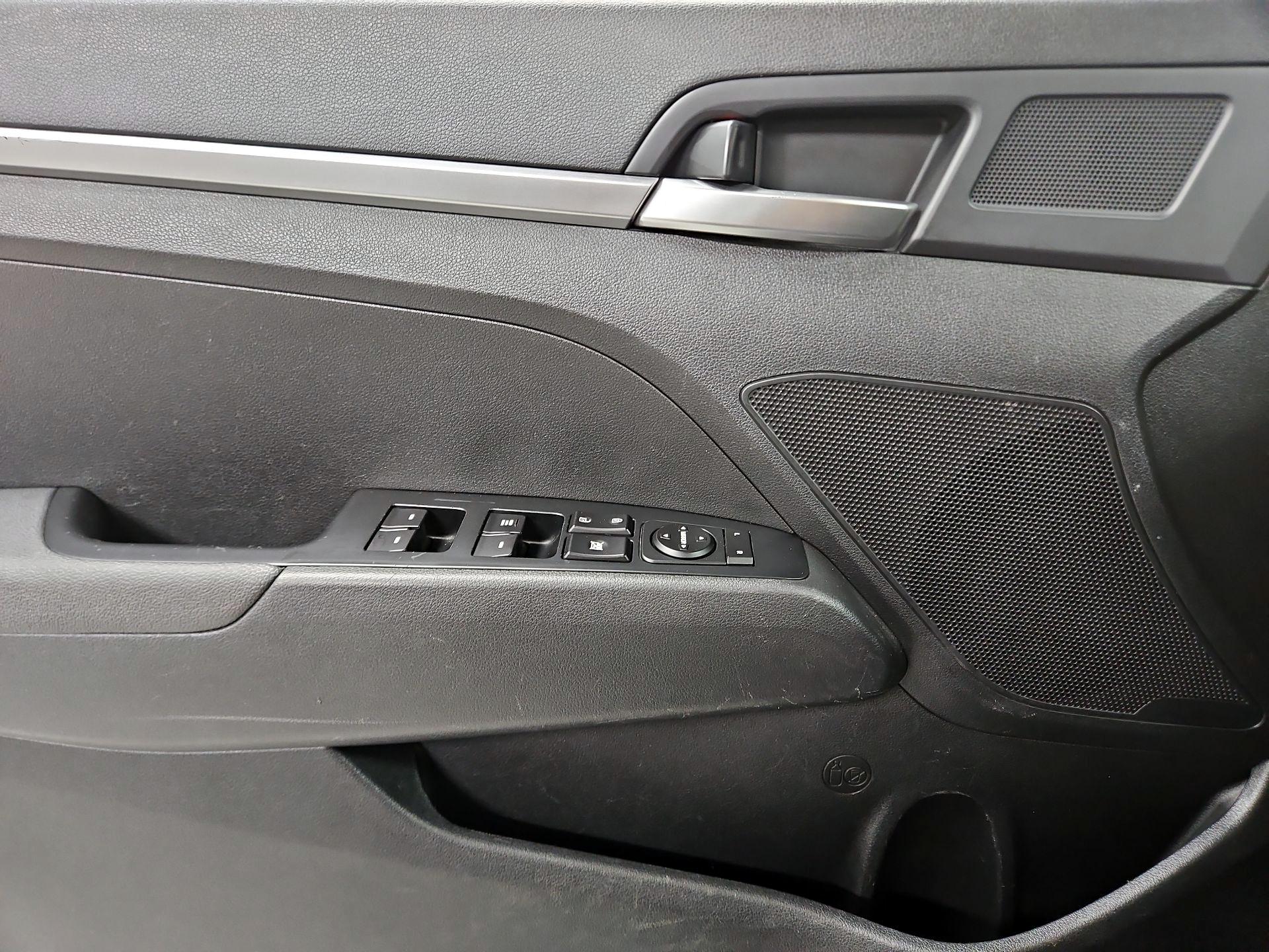 Thumbnail: 2019 Hyundai Elantra - 12
