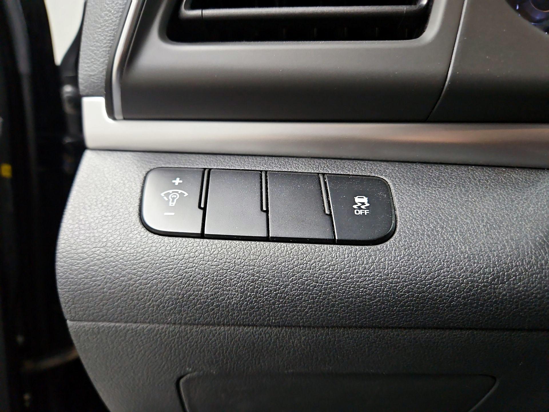 Thumbnail: 2019 Hyundai Elantra - 13