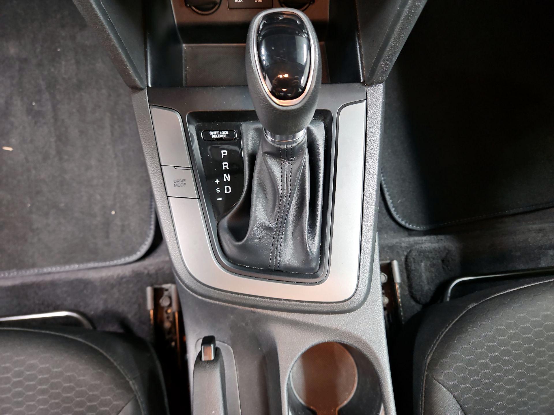 Thumbnail: 2019 Hyundai Elantra - 17