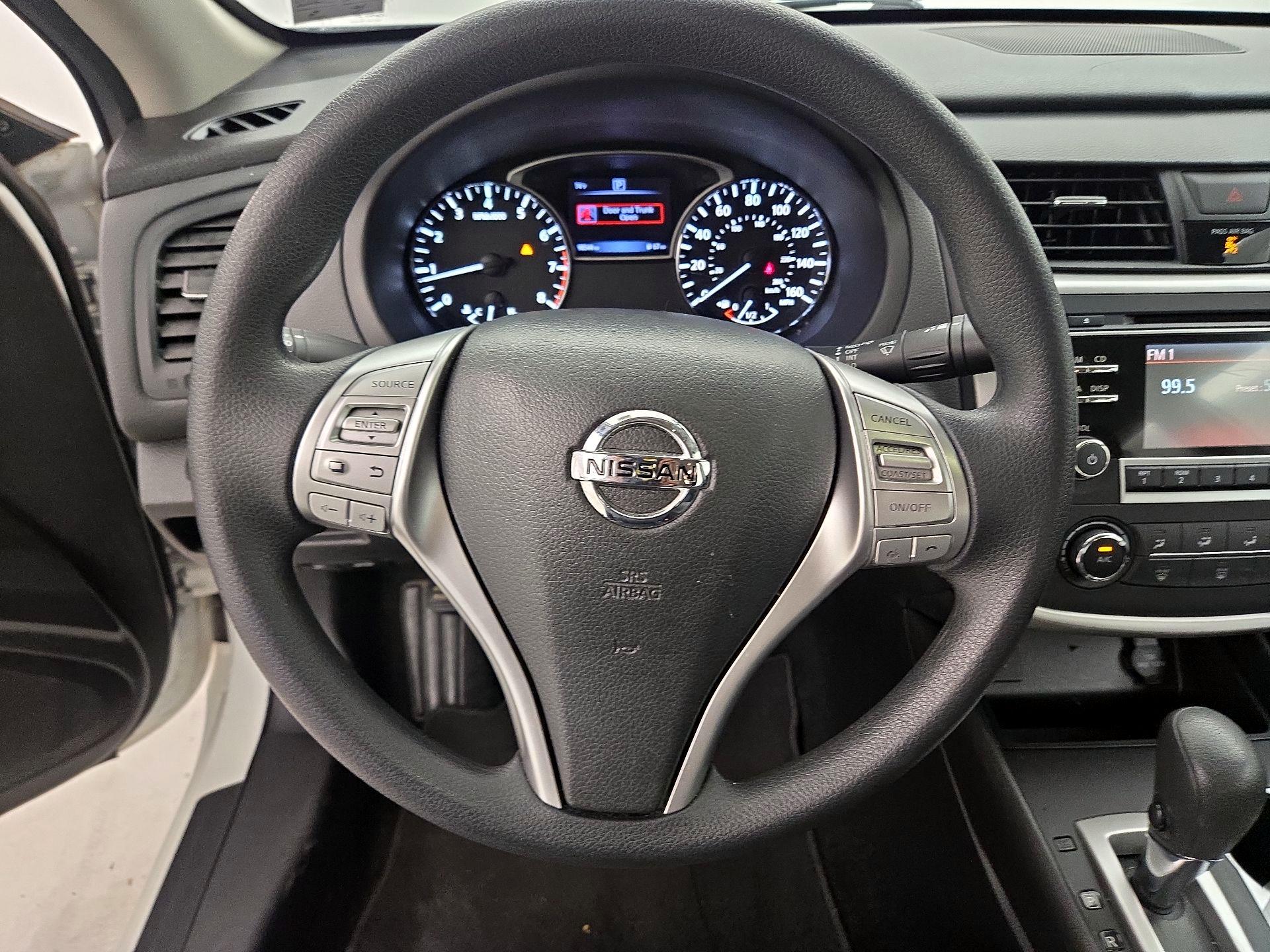 Thumbnail: 2016 Nissan Altima - 10