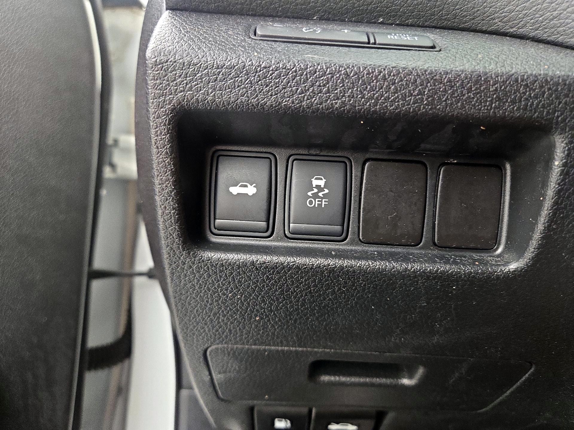 Thumbnail: 2016 Nissan Altima - 13