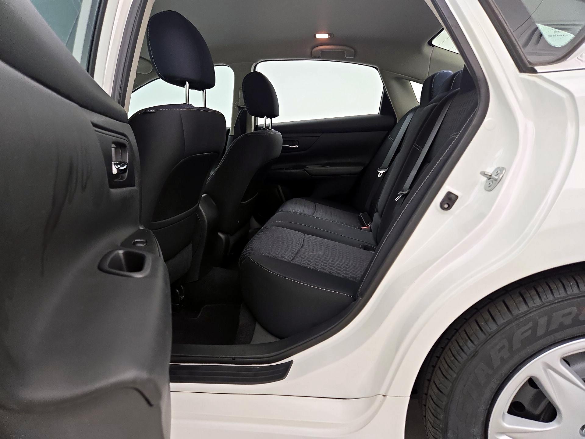 Thumbnail: 2016 Nissan Altima - 19