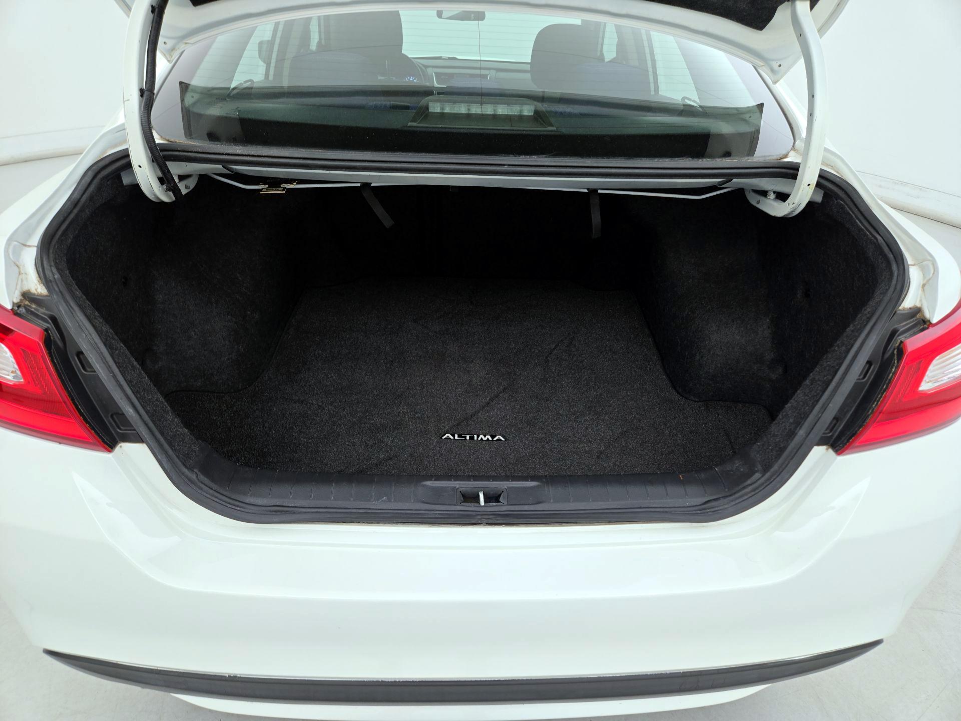 Thumbnail: 2016 Nissan Altima - 20