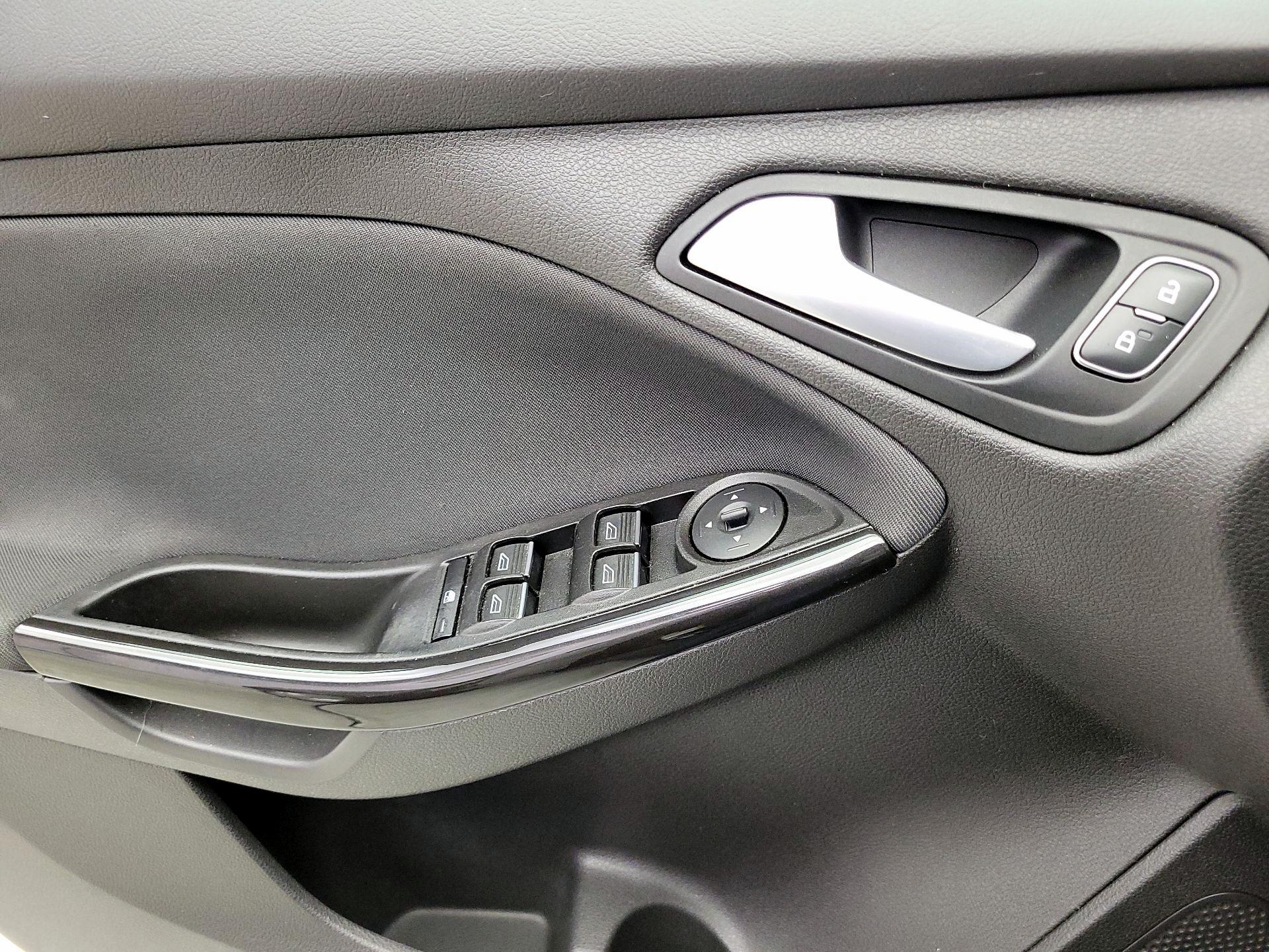 Thumbnail: 2018 Ford Focus - 10