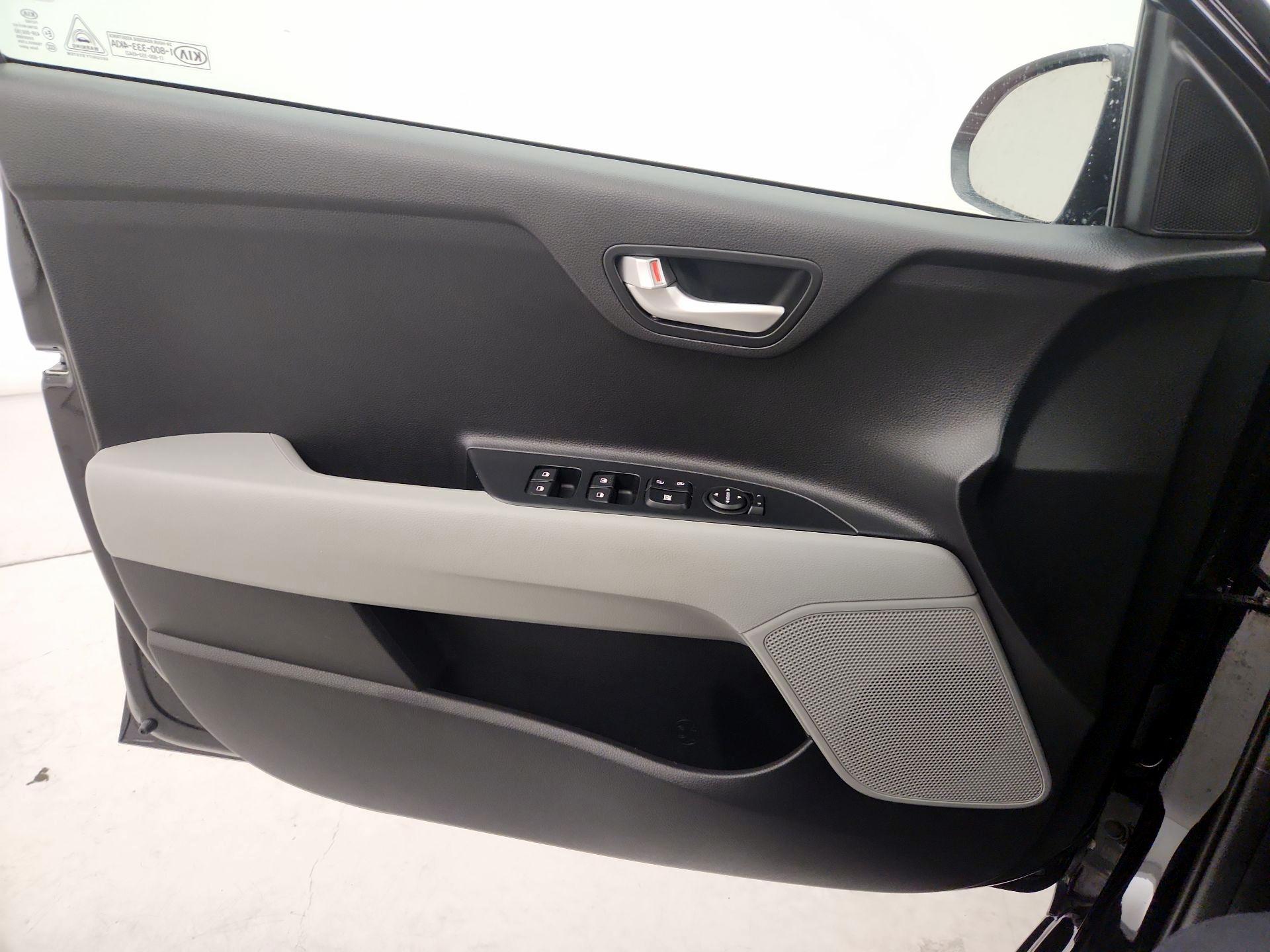 Thumbnail: 2021 Kia Rio - 12