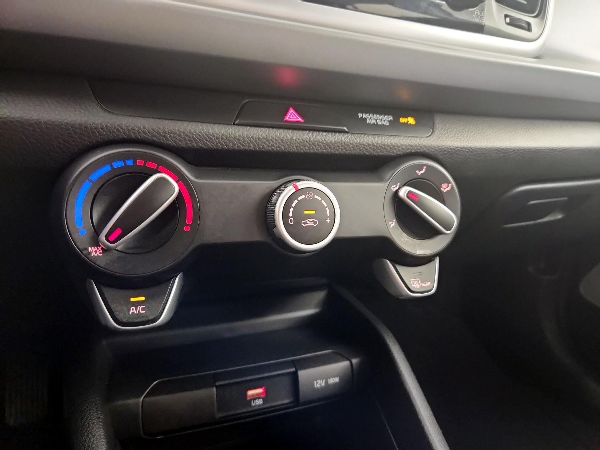 Thumbnail: 2021 Kia Rio - 16