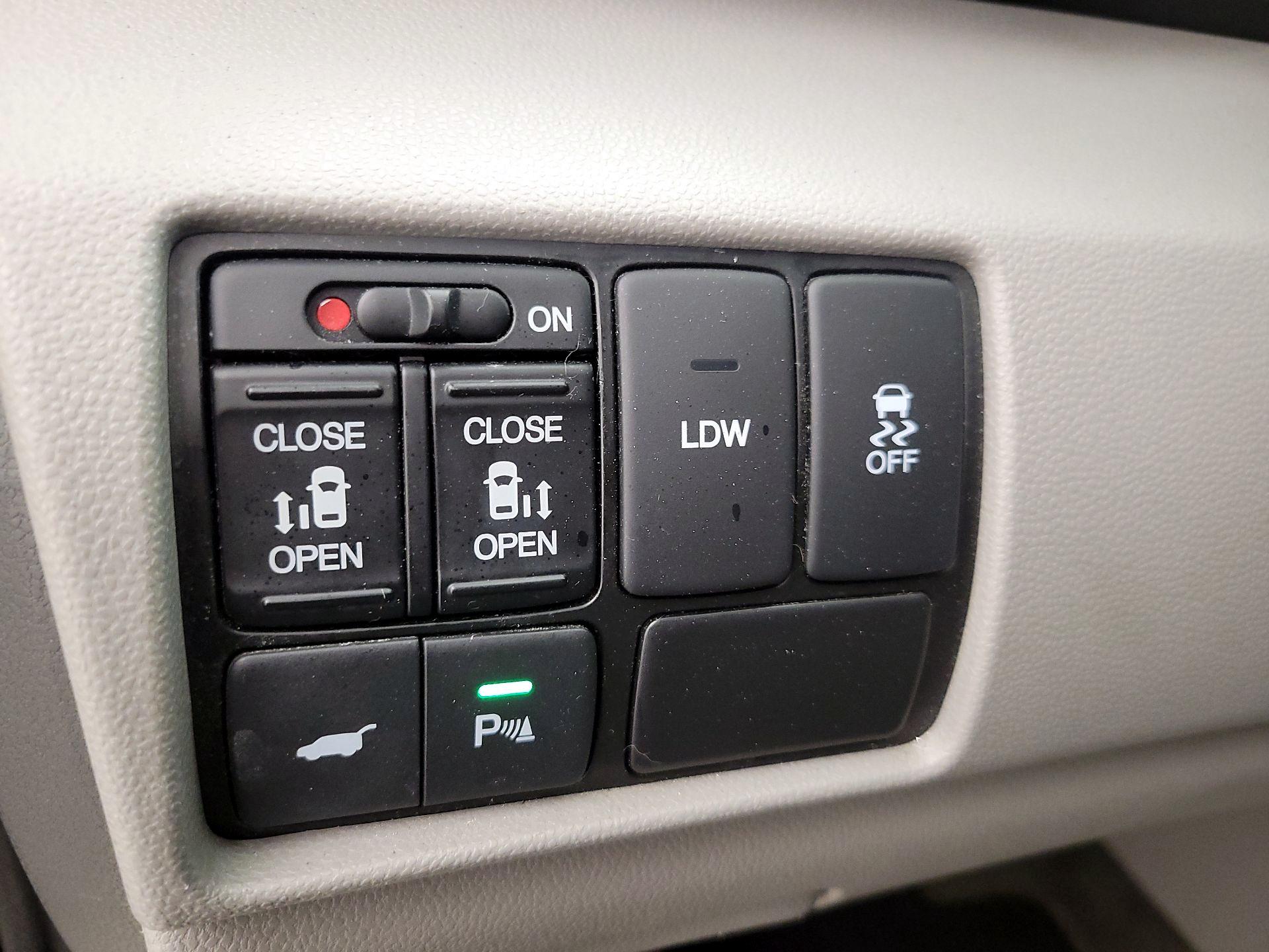 Thumbnail: 2014 Honda Odyssey - 13
