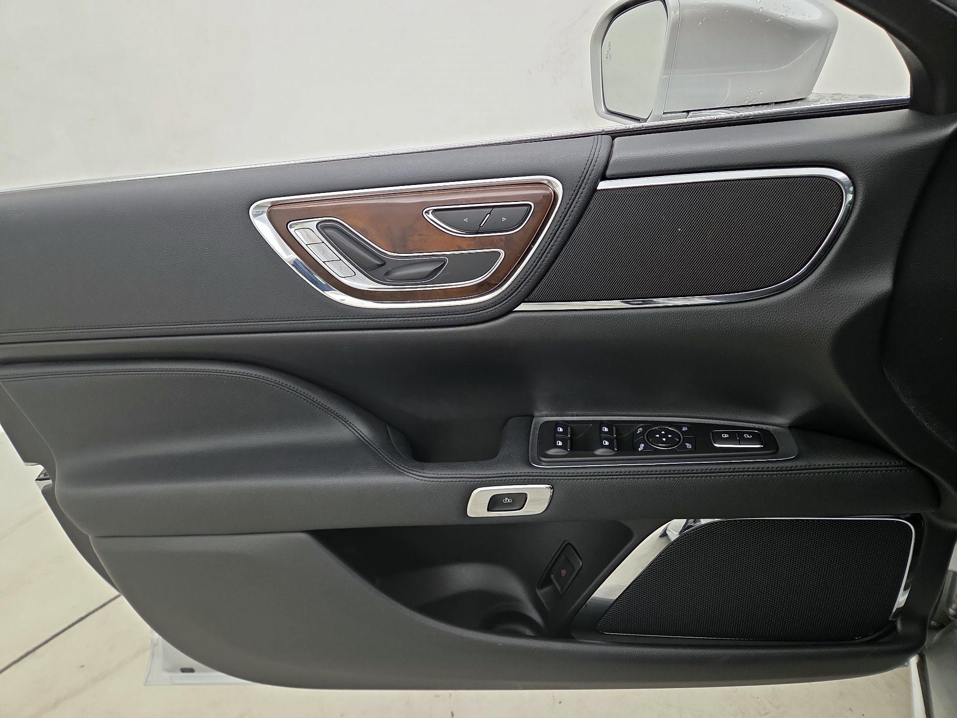 Thumbnail: 2017 Lincoln Continental - 12